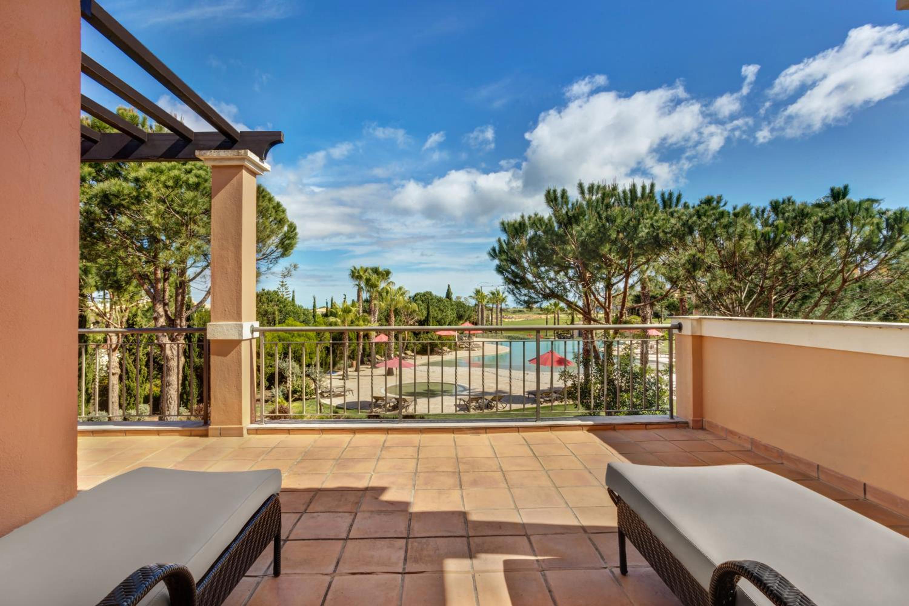 Two-Bedroom Apartment with Pool View thumbnail 5