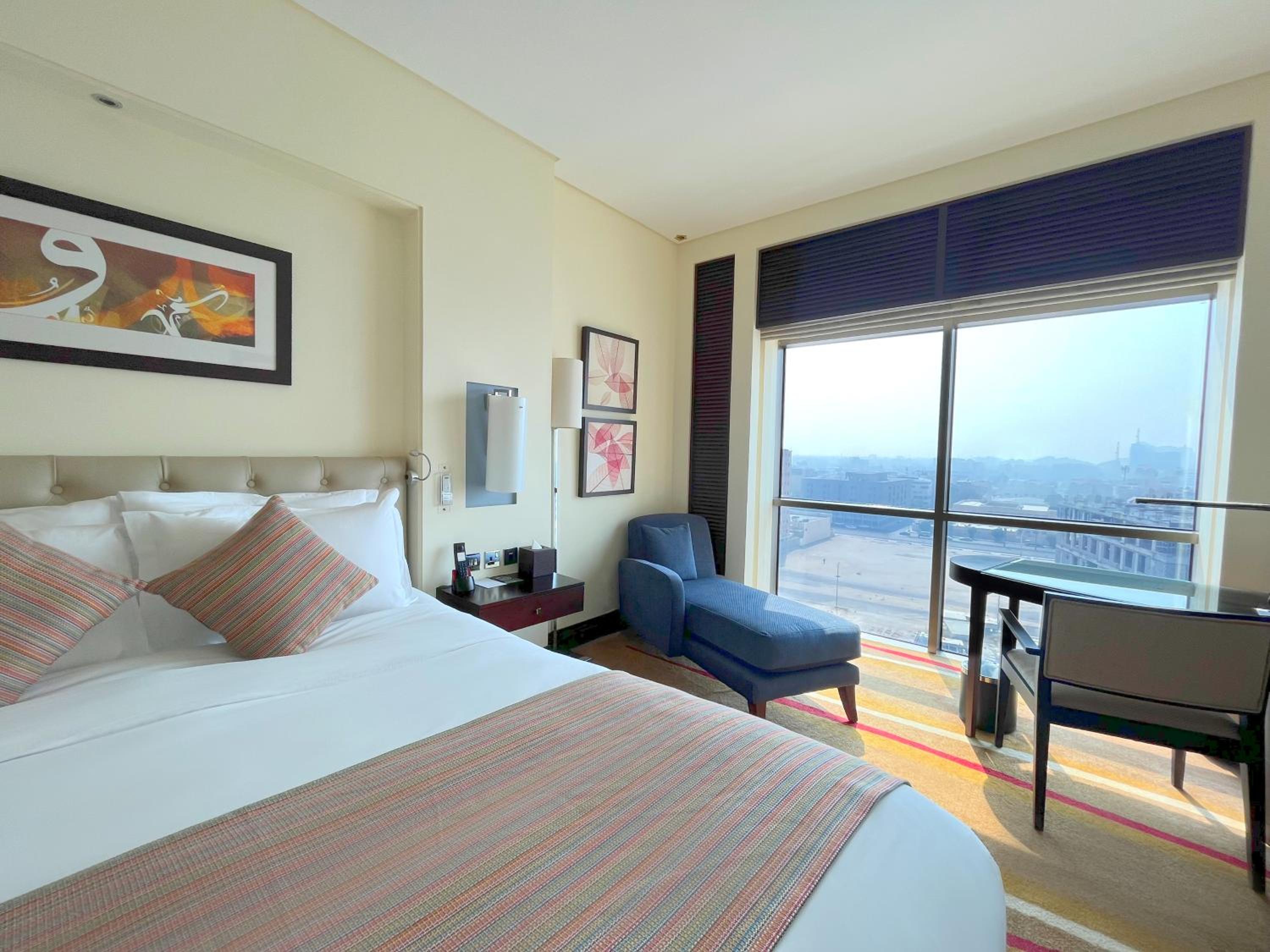 Superior Room with 1 Queen Bed - City View - Photo 8