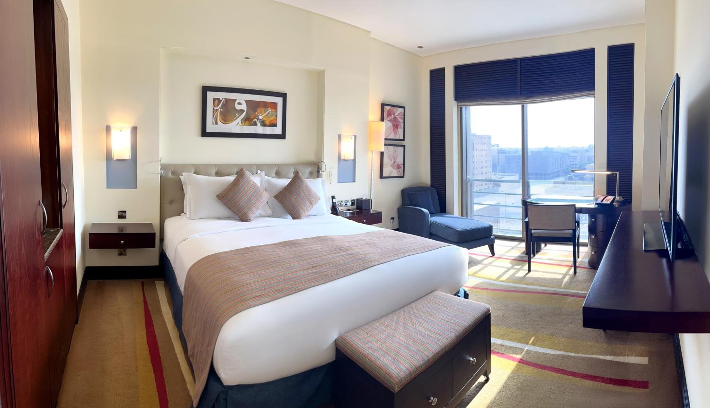 Superior Room with 1 Queen Bed - City View - Photo 10