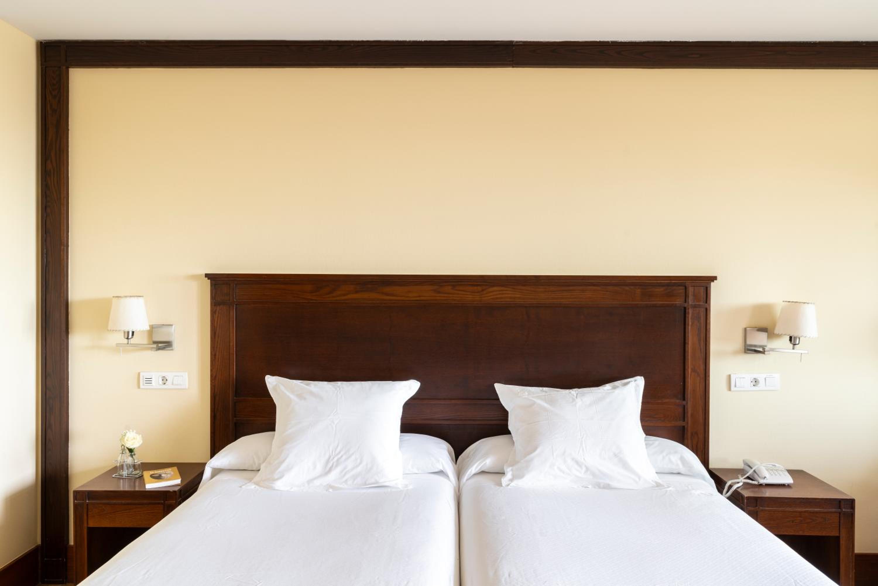 Standard Double Room - Photo 5
