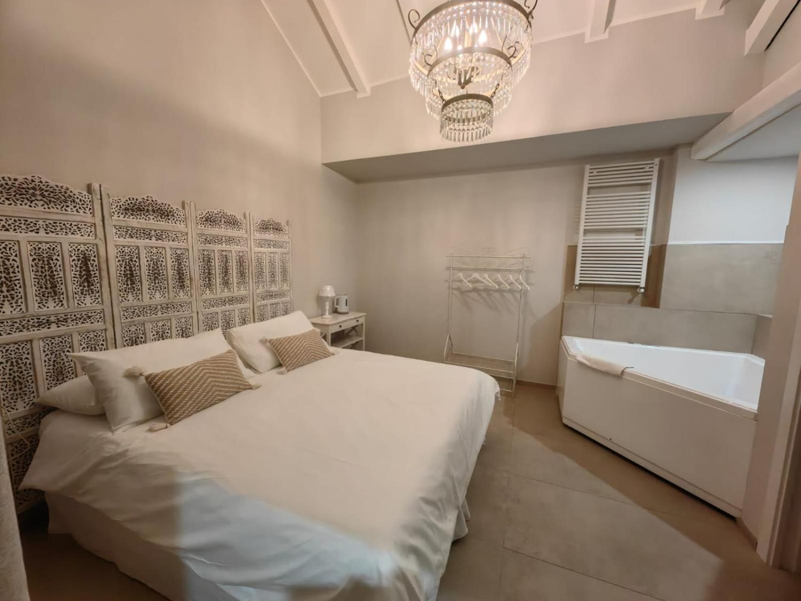 Queen Room with Spa Bath photo 1