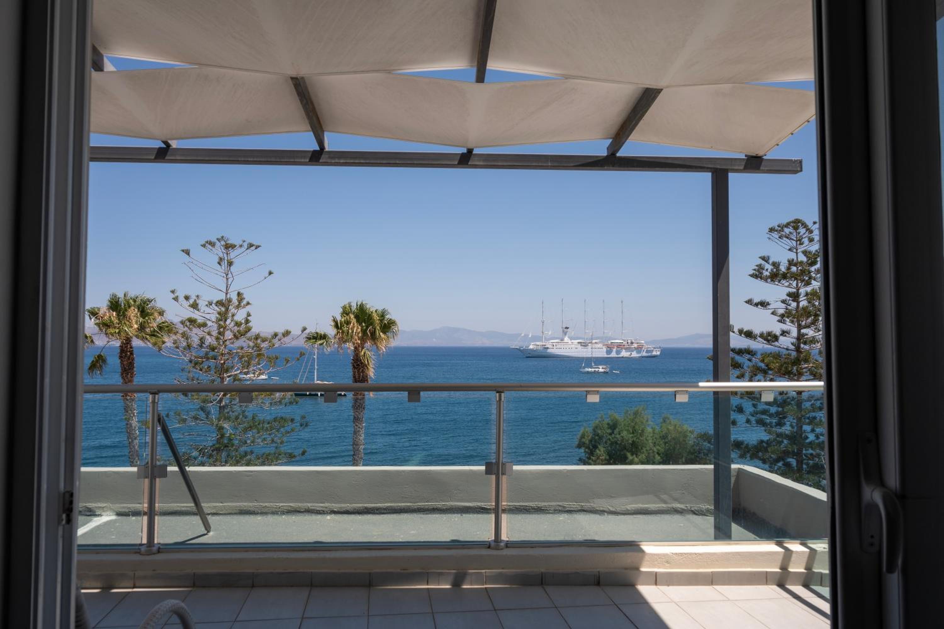 Penthouse Suite with Sea View (2 Adults) photo 2