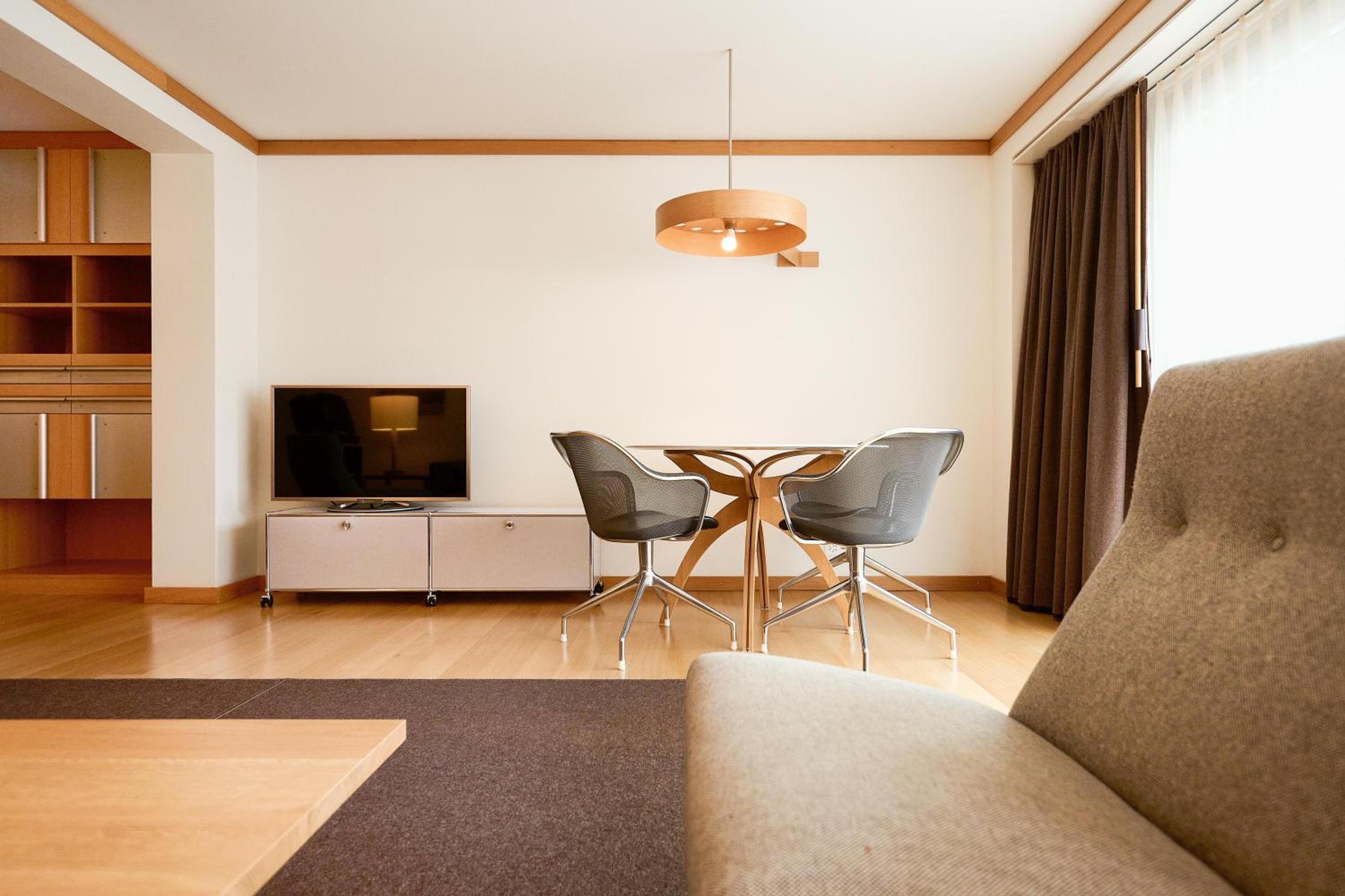 Corner Suite - Photo 6