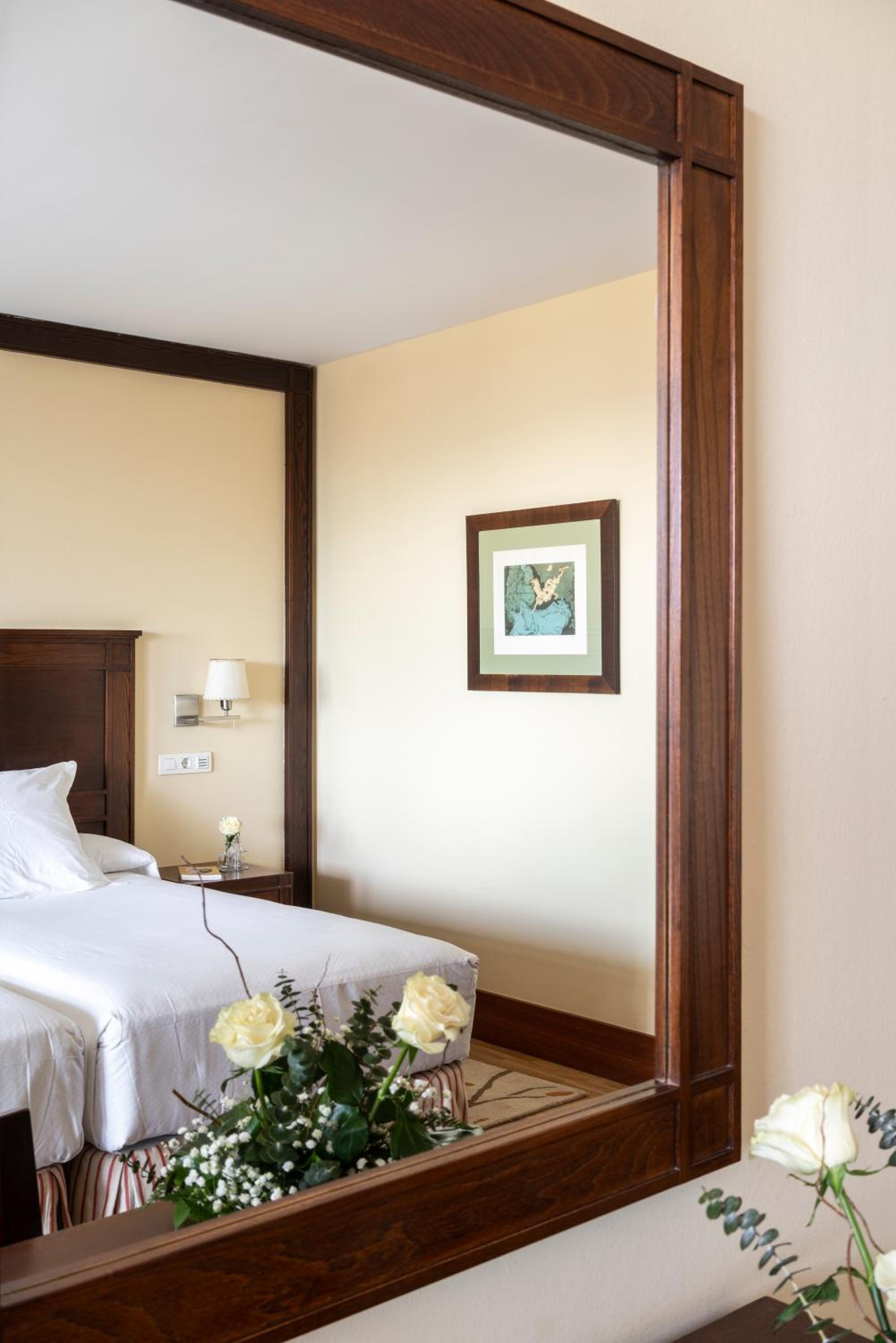 Standard Double Room - Photo 8