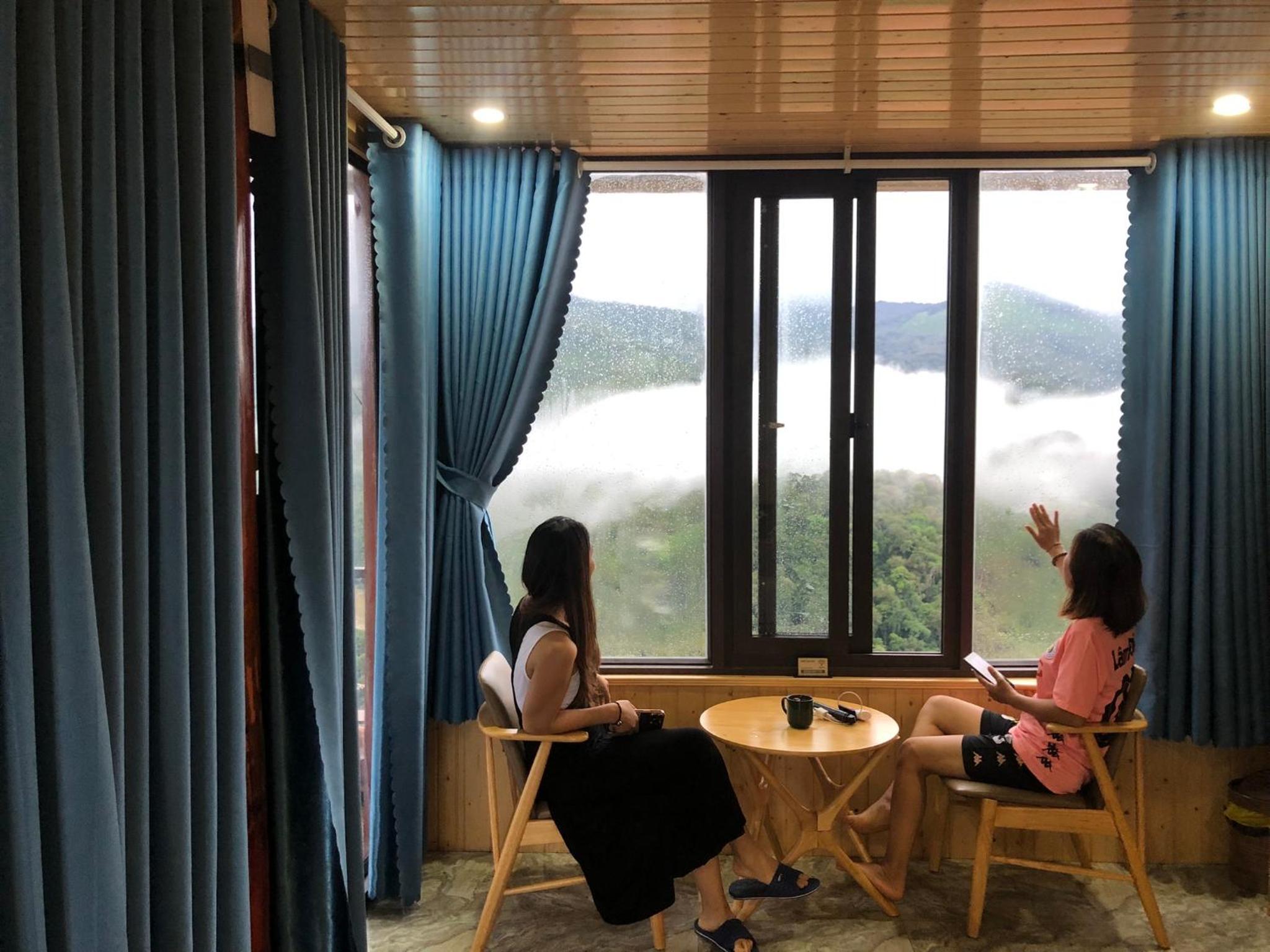King Room with Mountain View photo 2
