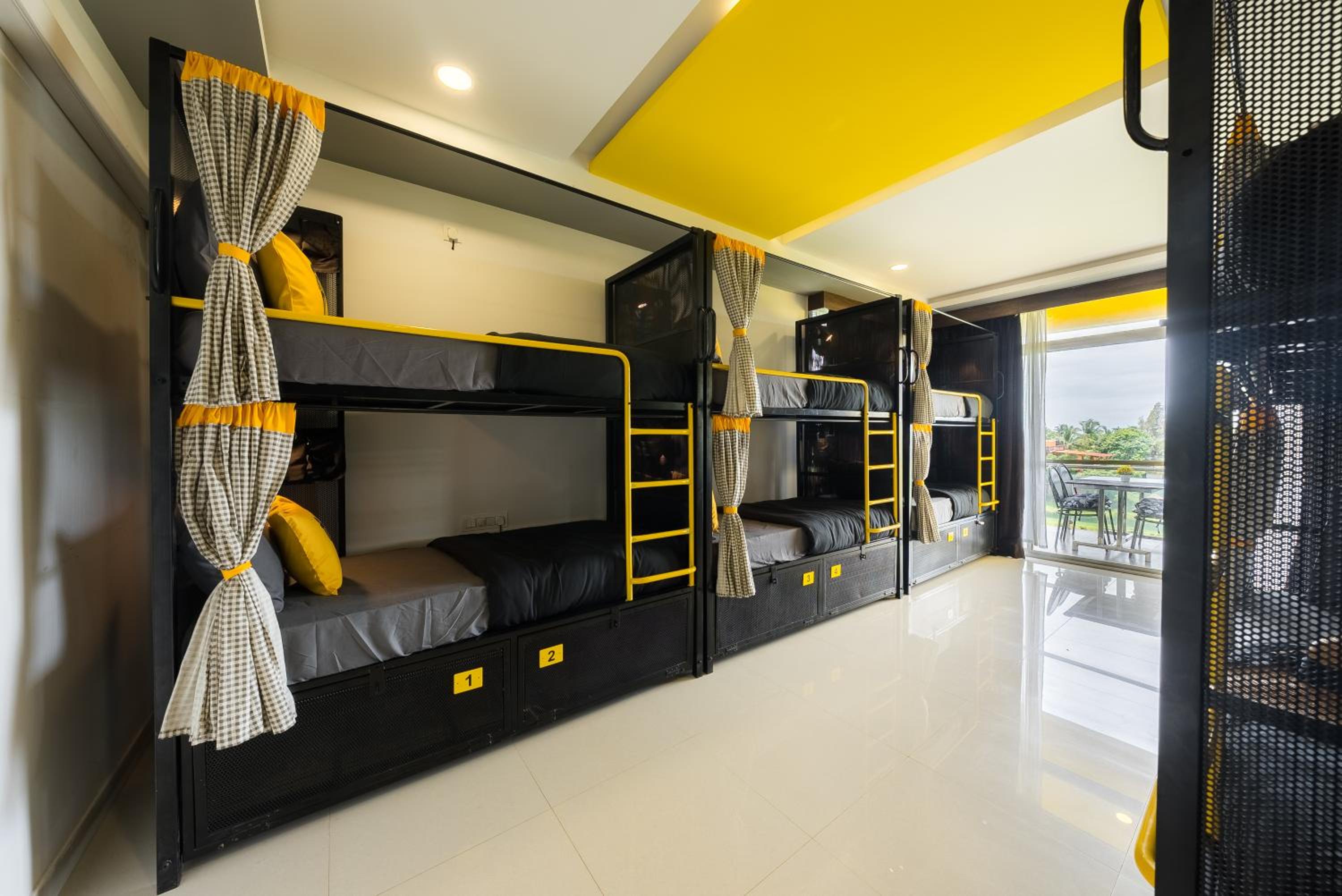 Bed in 8 Bed Mixed Dormitory with Balcony photo 2