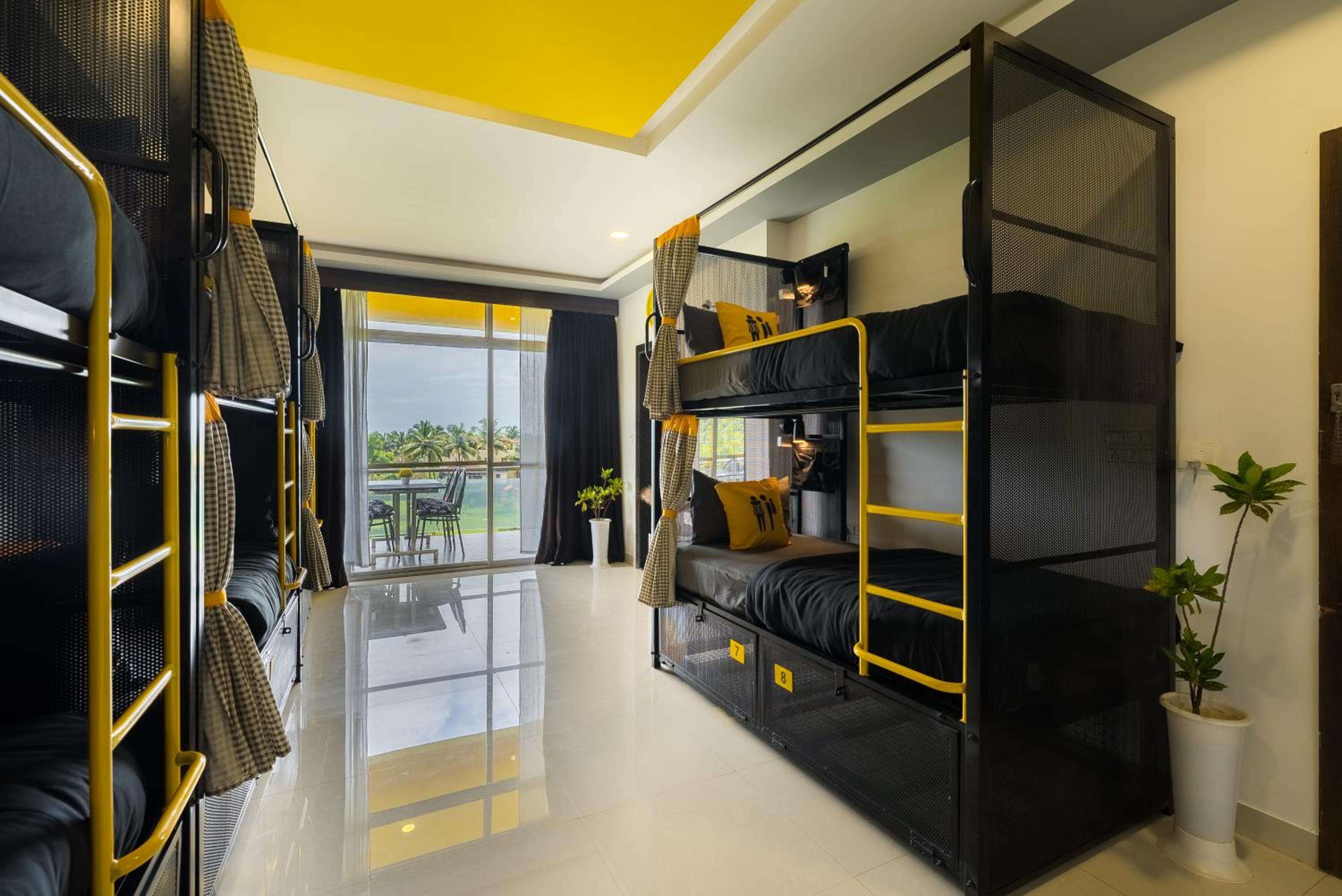 Bed in 8 Bed Mixed Dormitory with Balcony photo 3