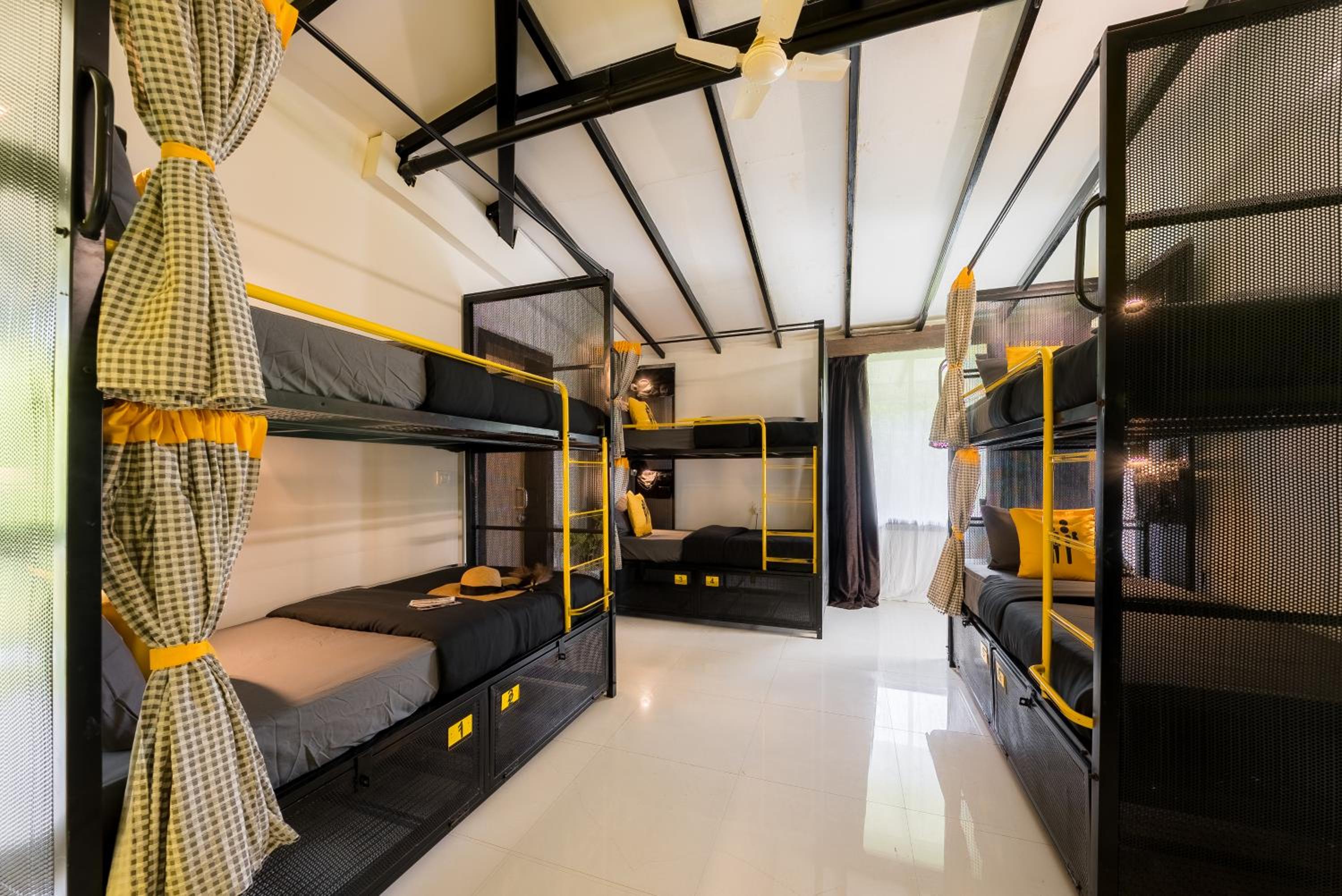 Bed in 6 Bed Mixed Dormitory with Balcony photo 1