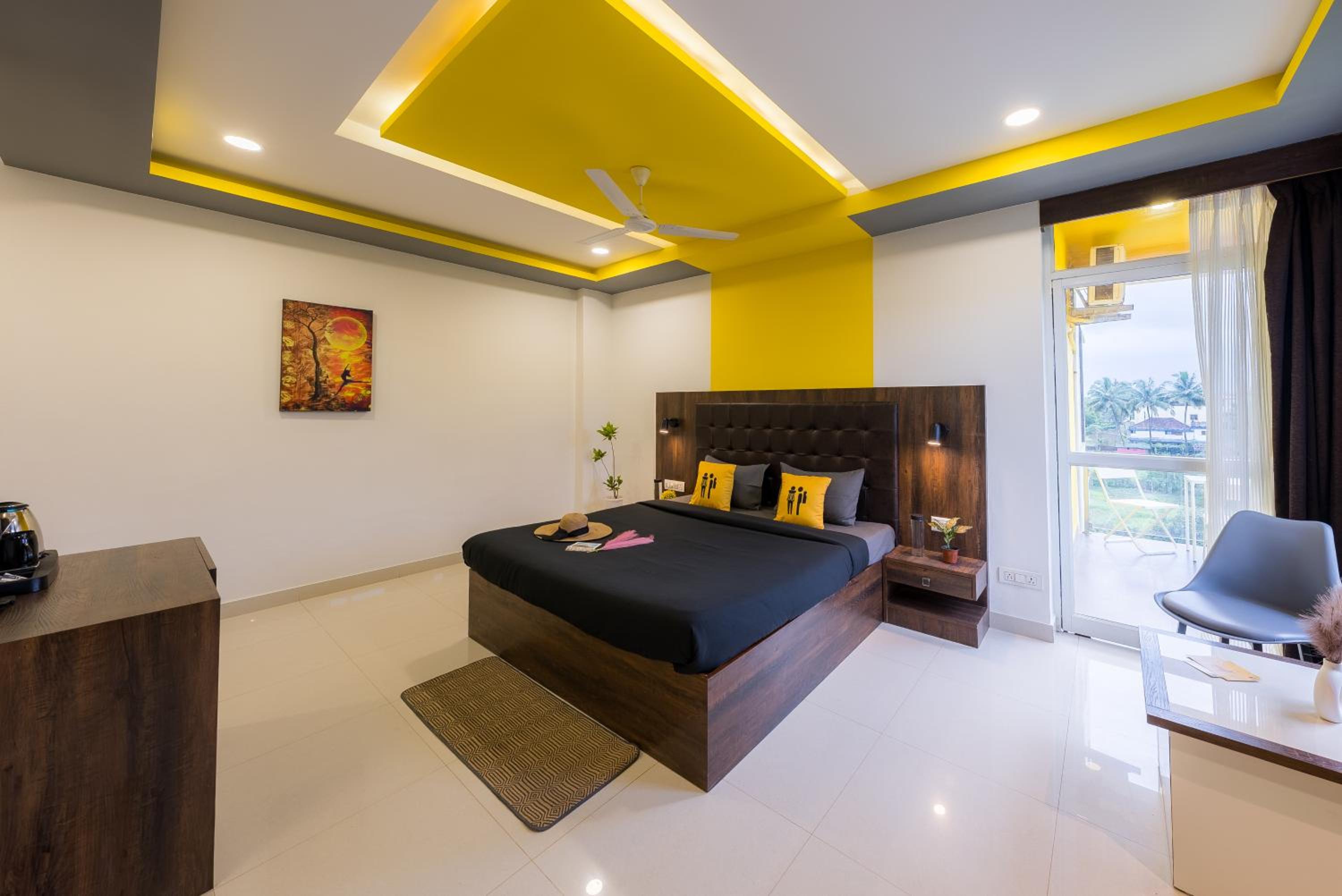 Deluxe Double Room with Balcony photo 1