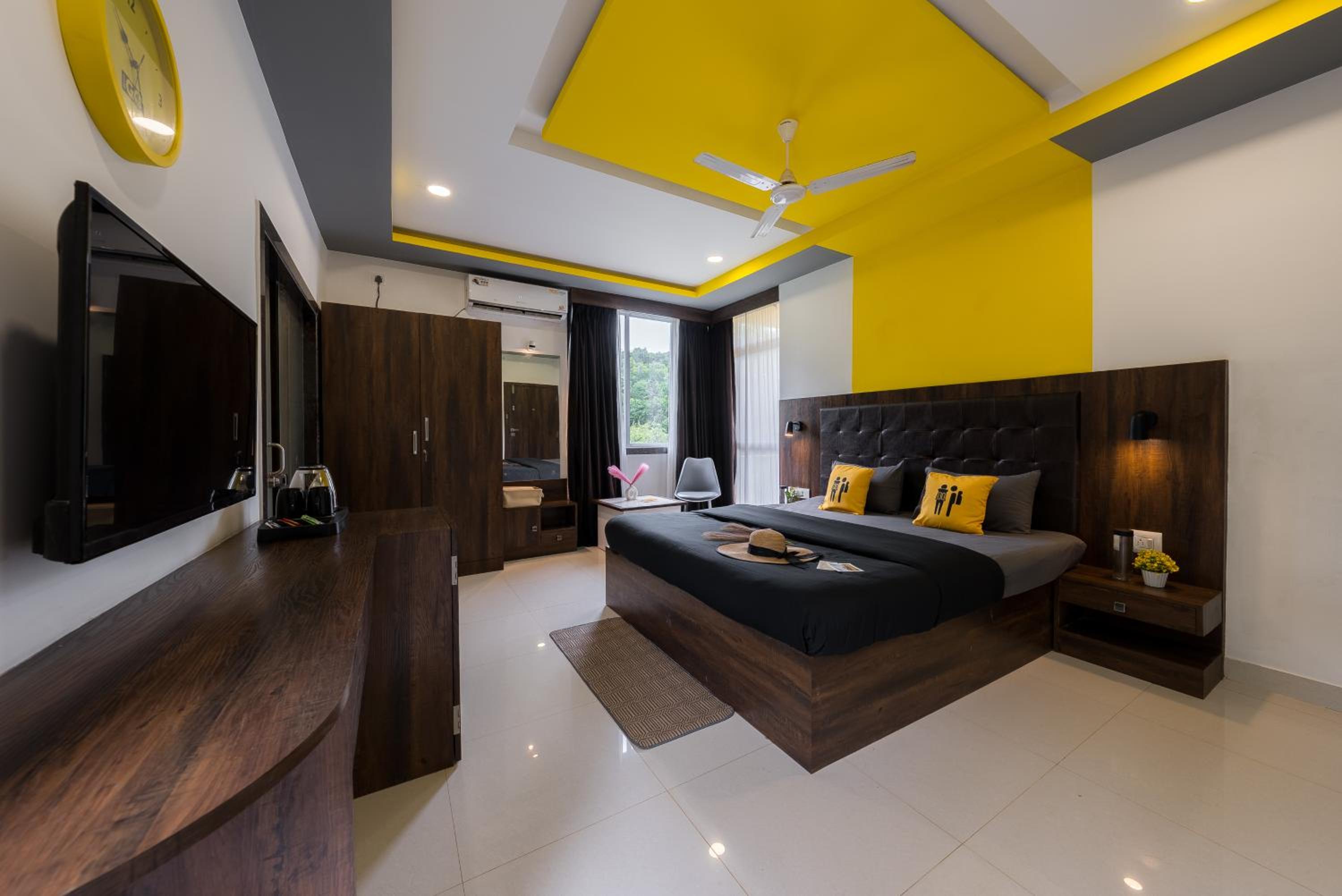 Deluxe Double Room with Balcony photo 3