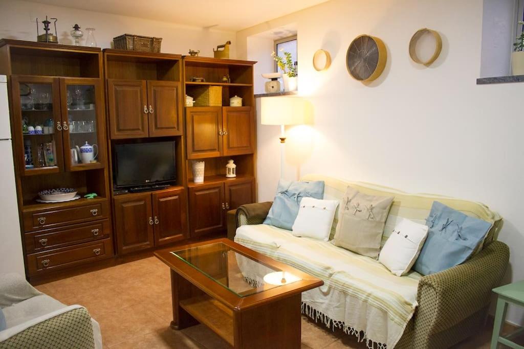 Three-Bedroom House photo 3