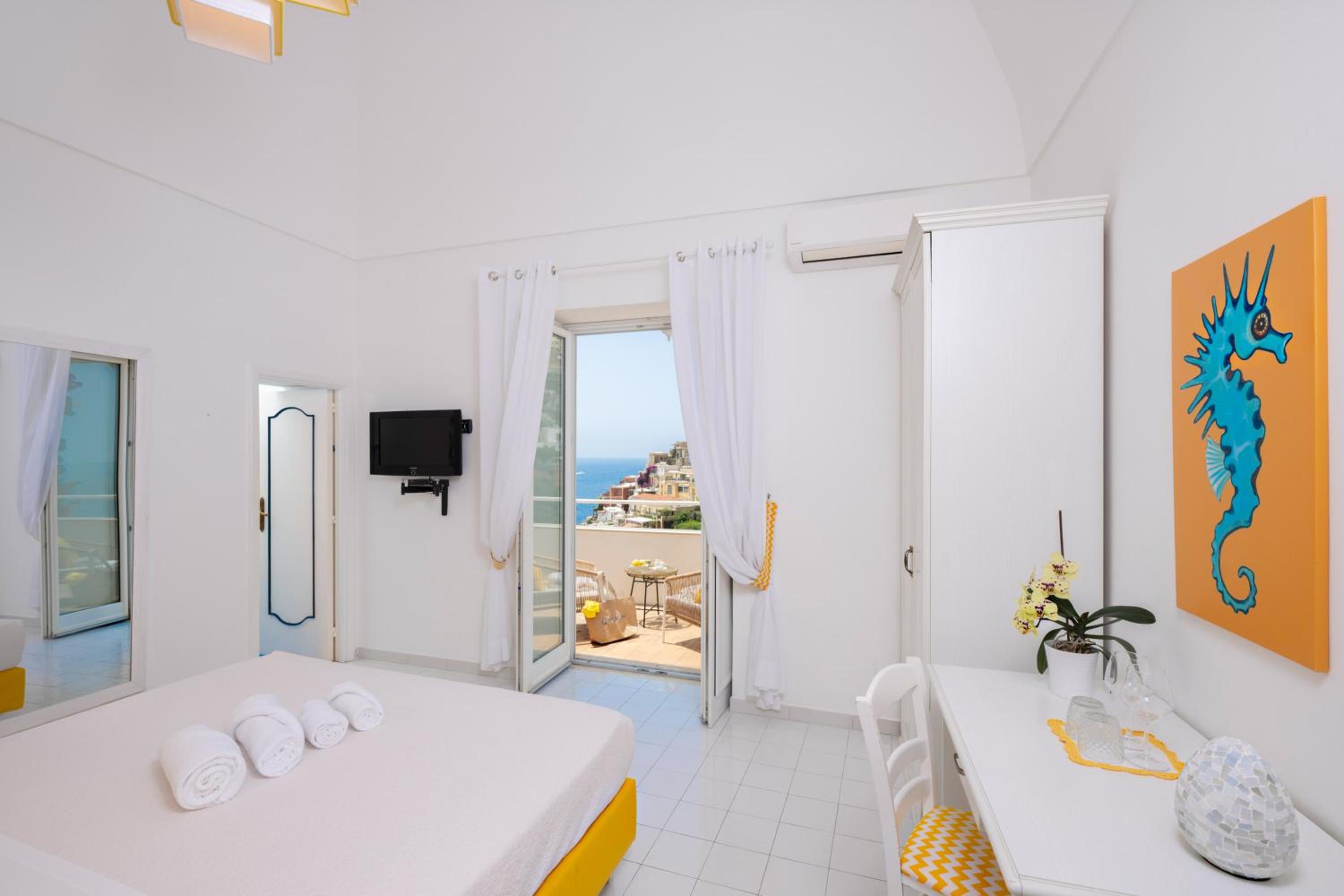 Deluxe Double Room with Balcony and Sea View - Photo 7