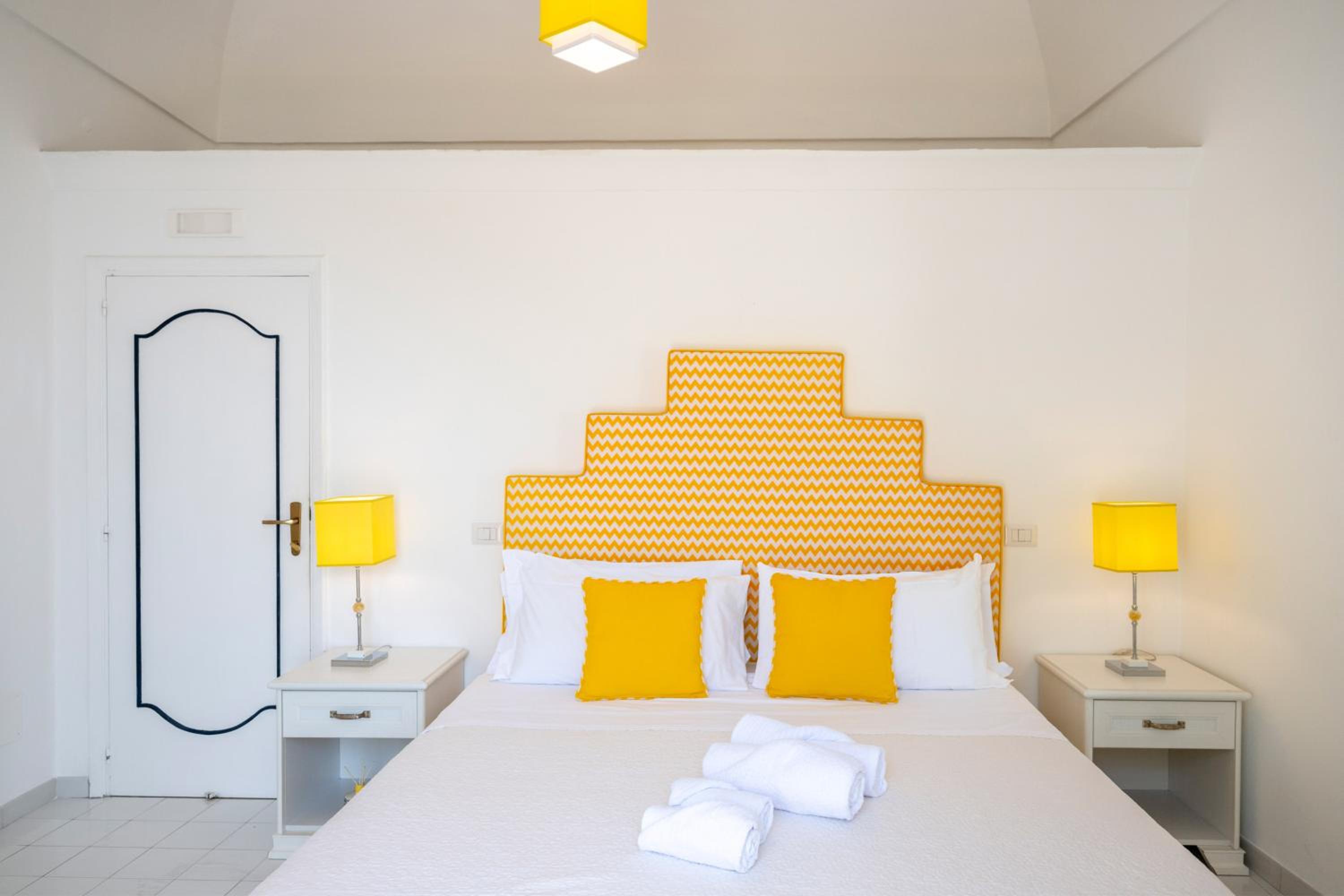 Deluxe Double Room with Balcony and Sea View - Photo 6