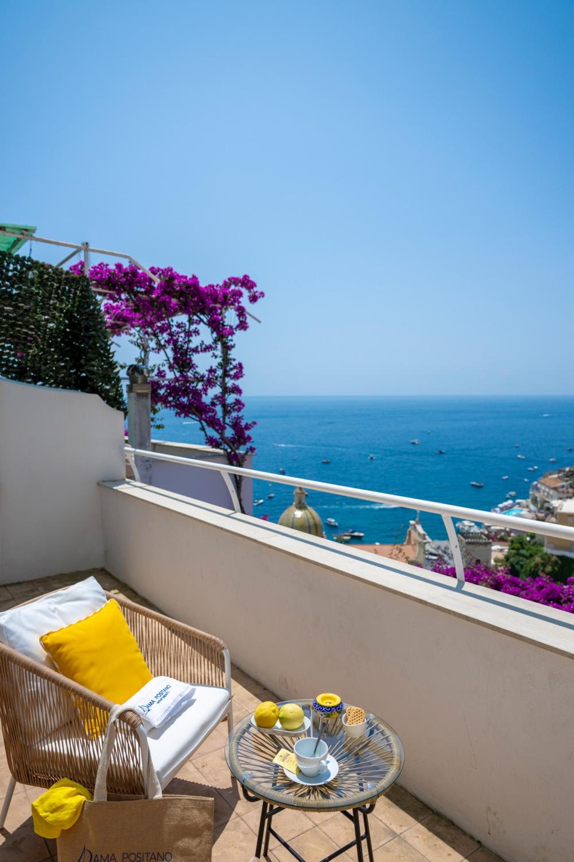 Deluxe Double Room with Balcony and Sea View - Photo 11