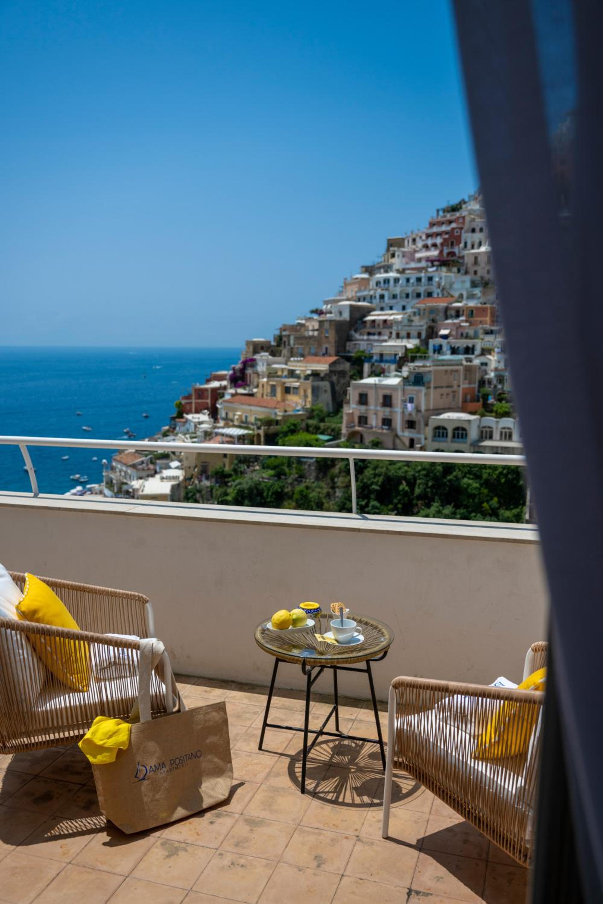 Deluxe Double Room with Balcony and Sea View - Photo 13