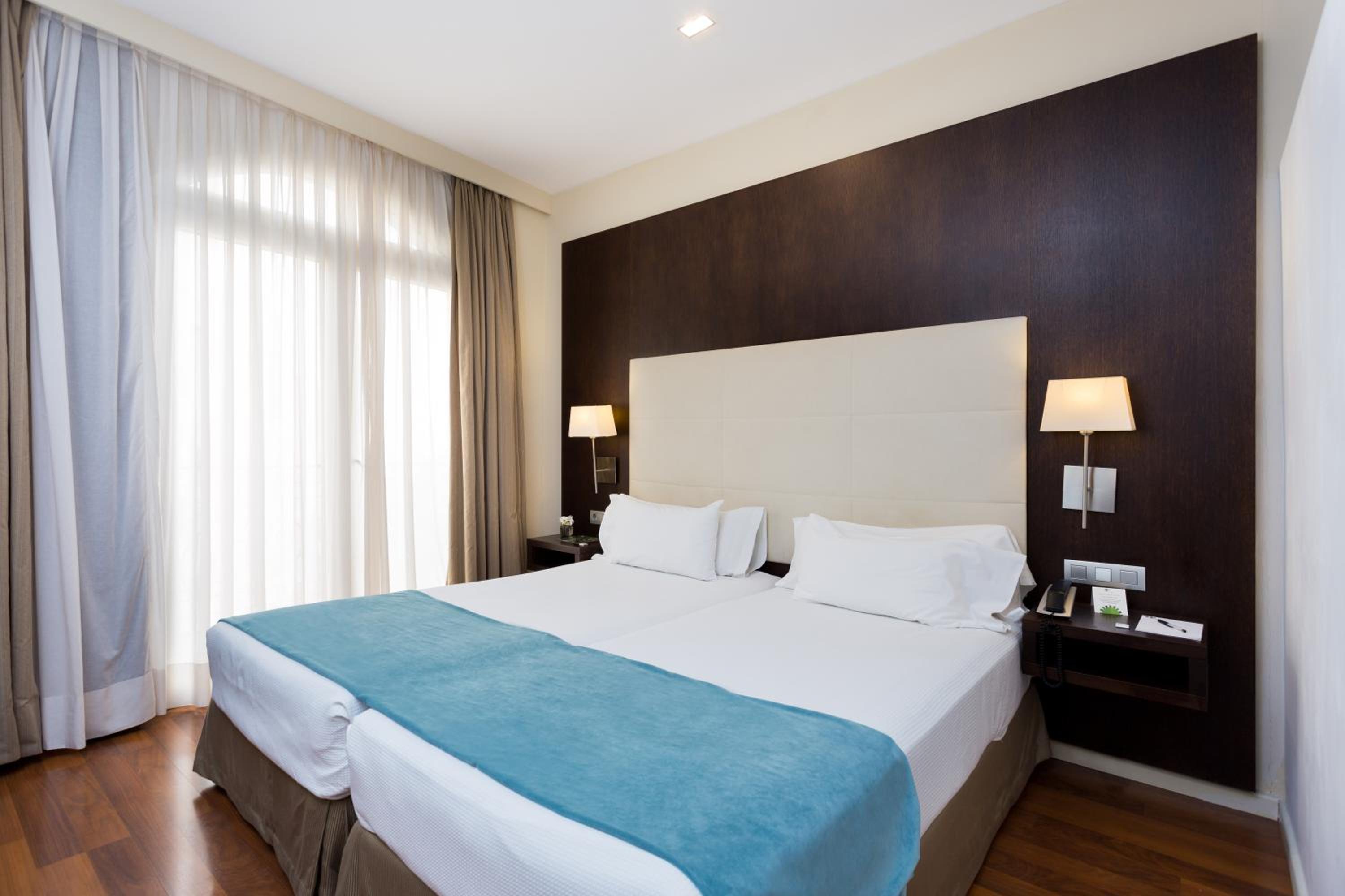 Serenity Double Room thumbnail 6