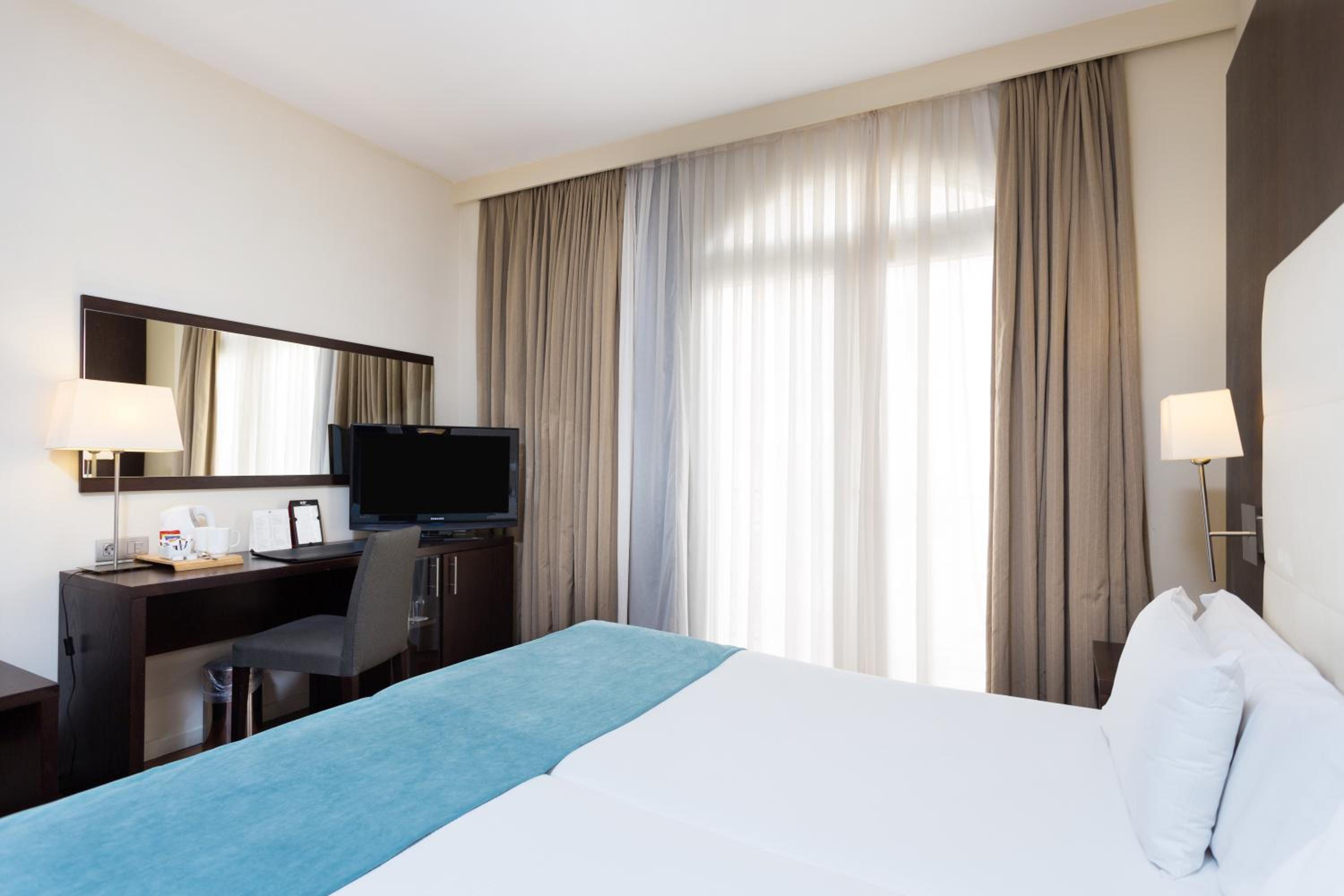Serenity Double Room thumbnail 5