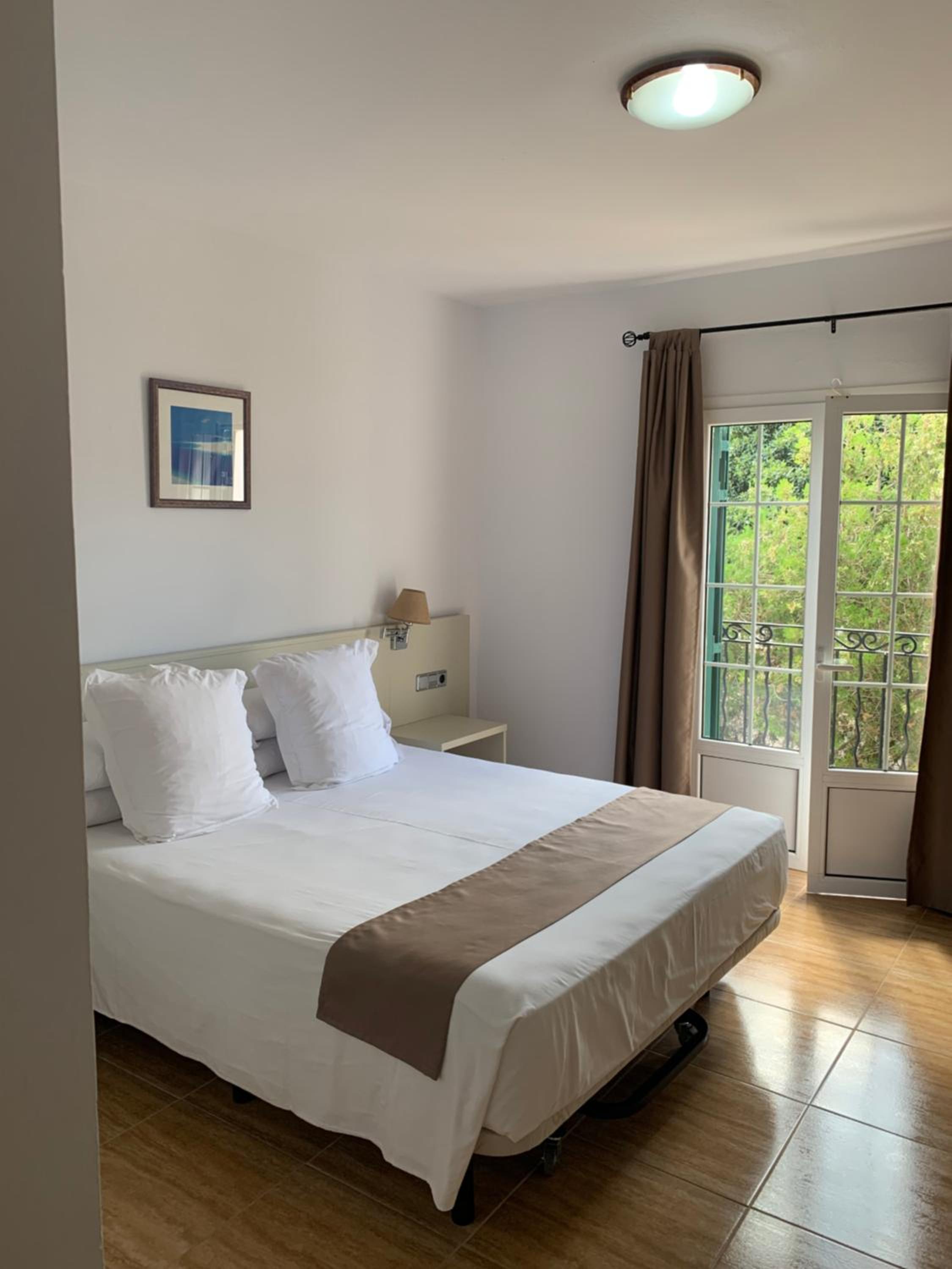 Standard Double or Twin Room - Photo 1