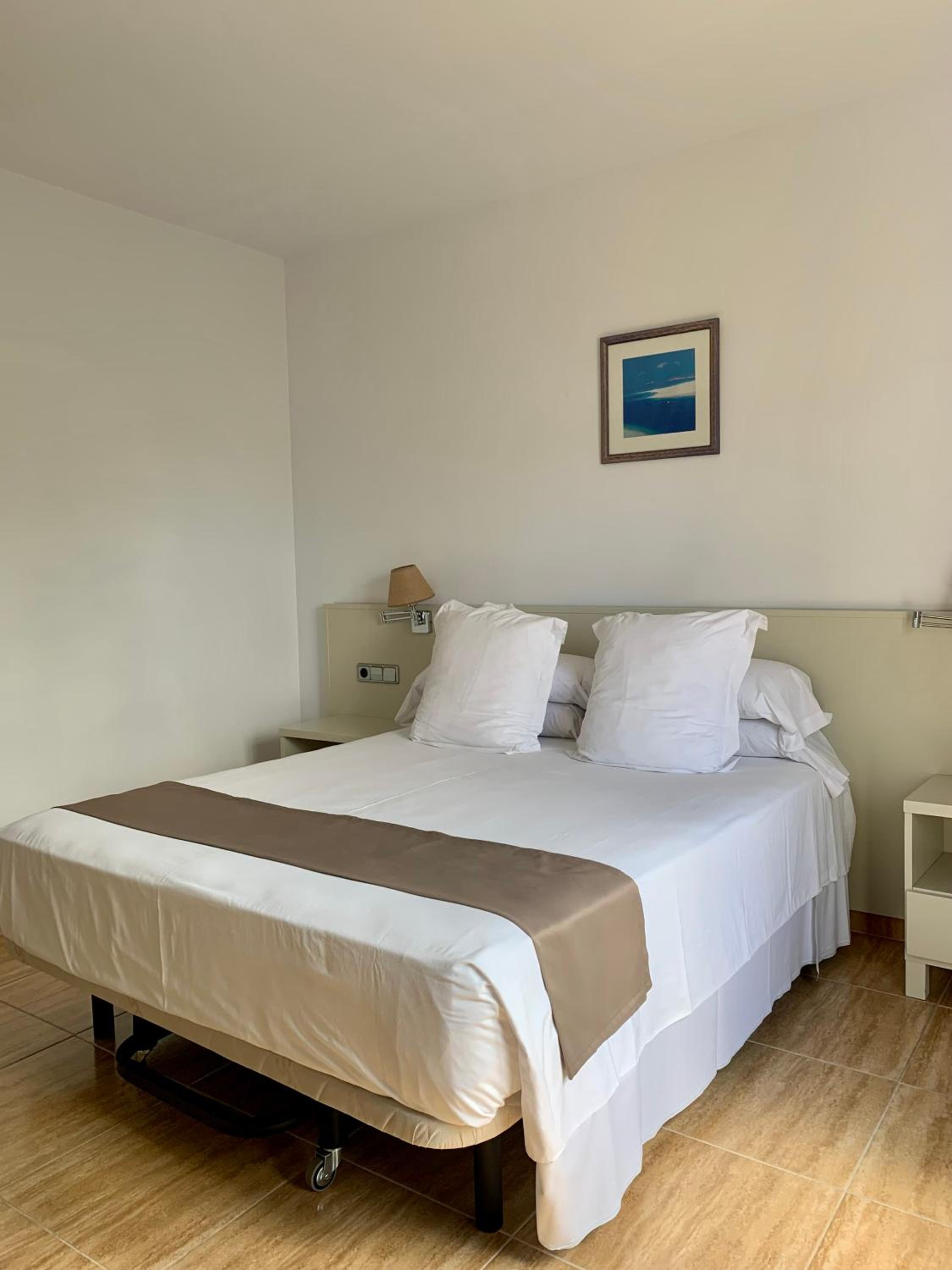 Standard Double or Twin Room - Photo 5
