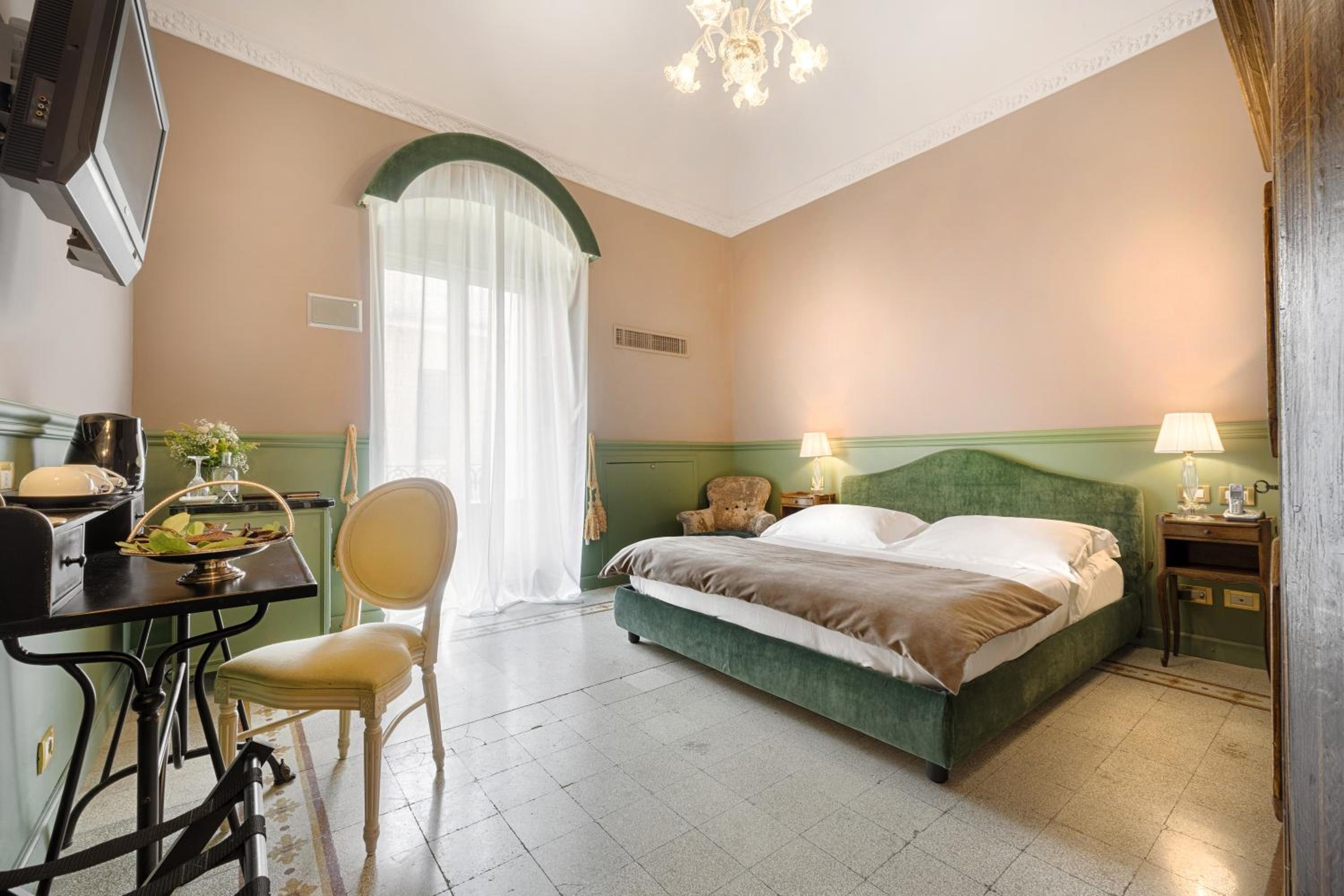 Deluxe Double Room - Photo 1