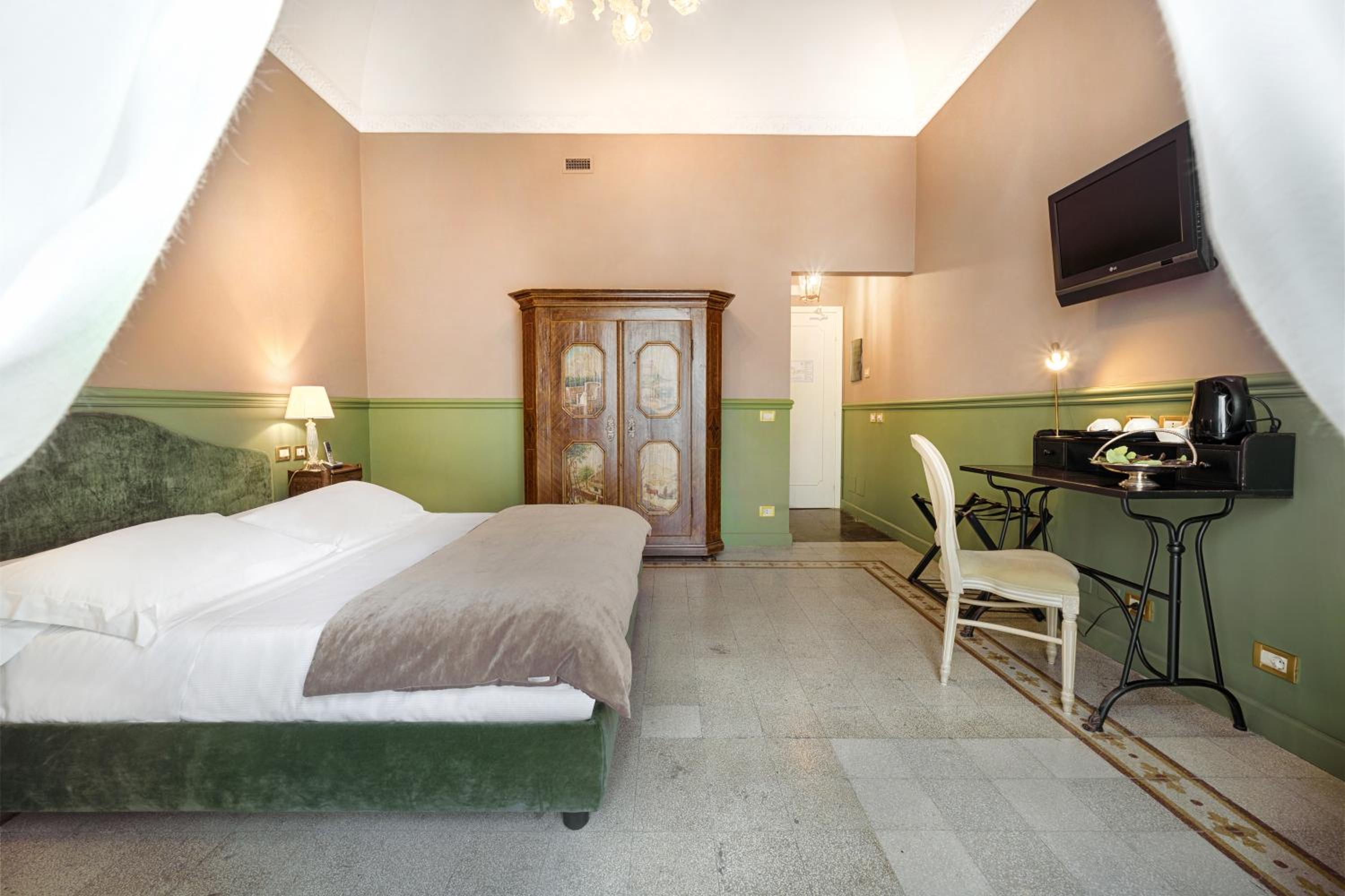 Deluxe Double Room - Photo 2