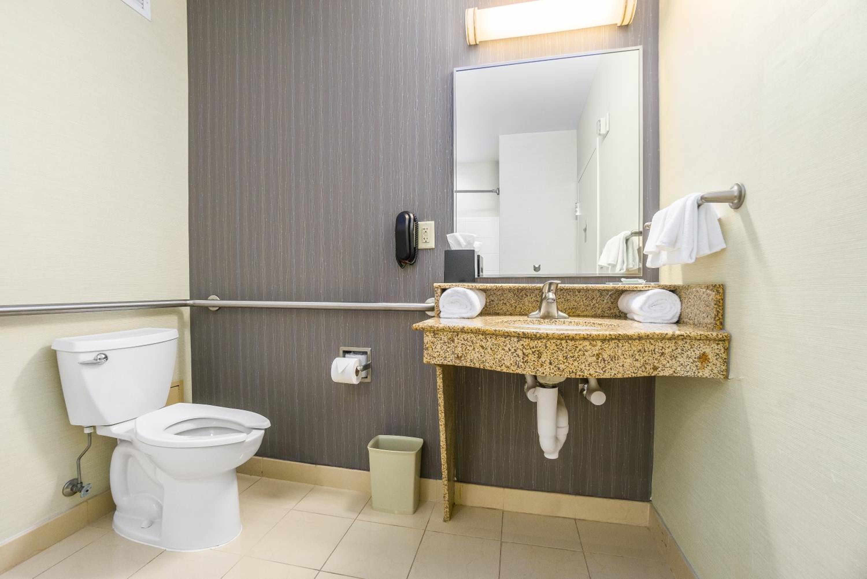 King Room with Sofa Bed and Adapted Tub - Mobility and Hearing Accessible - Photo 3