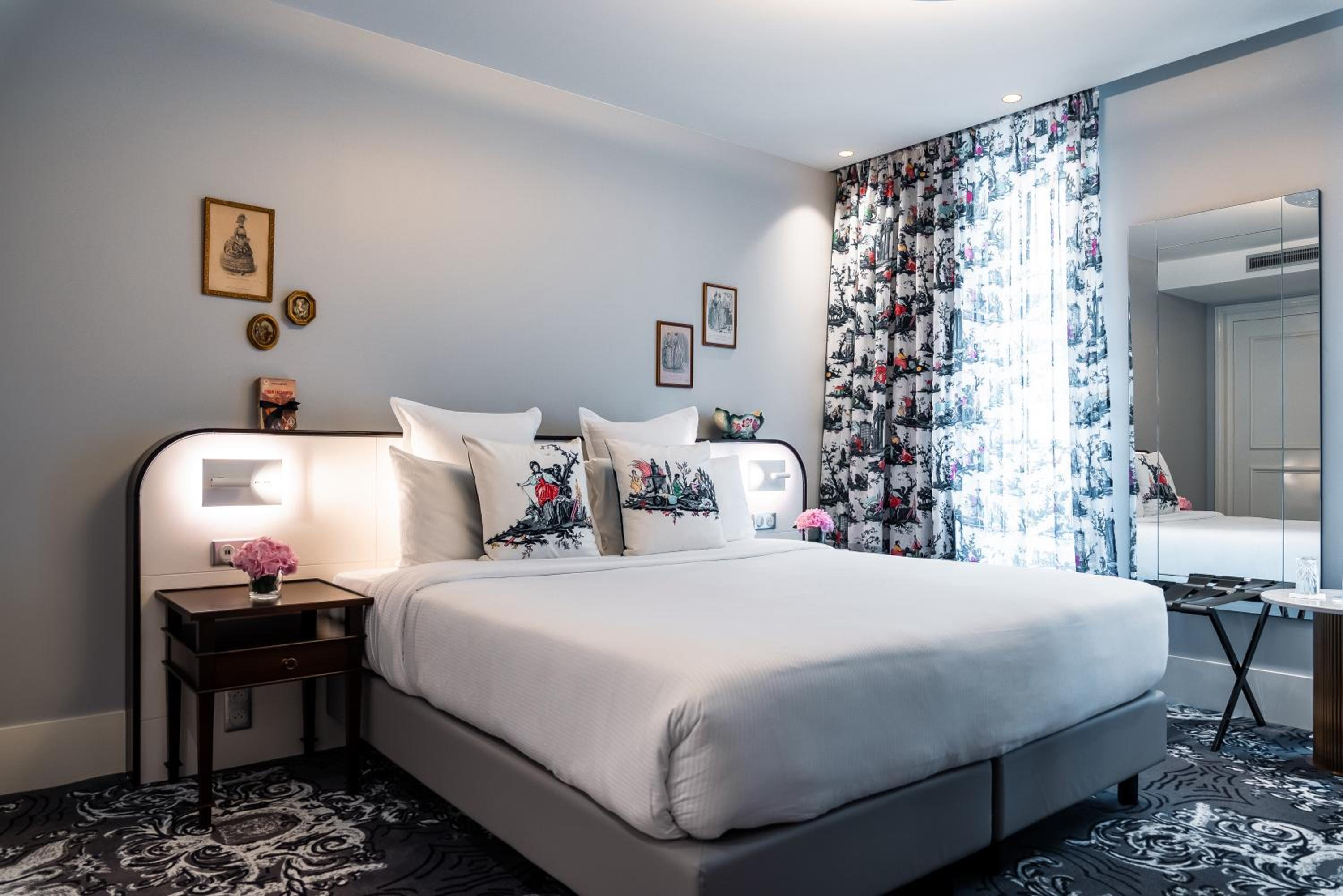 Deluxe King Room - Afterworks