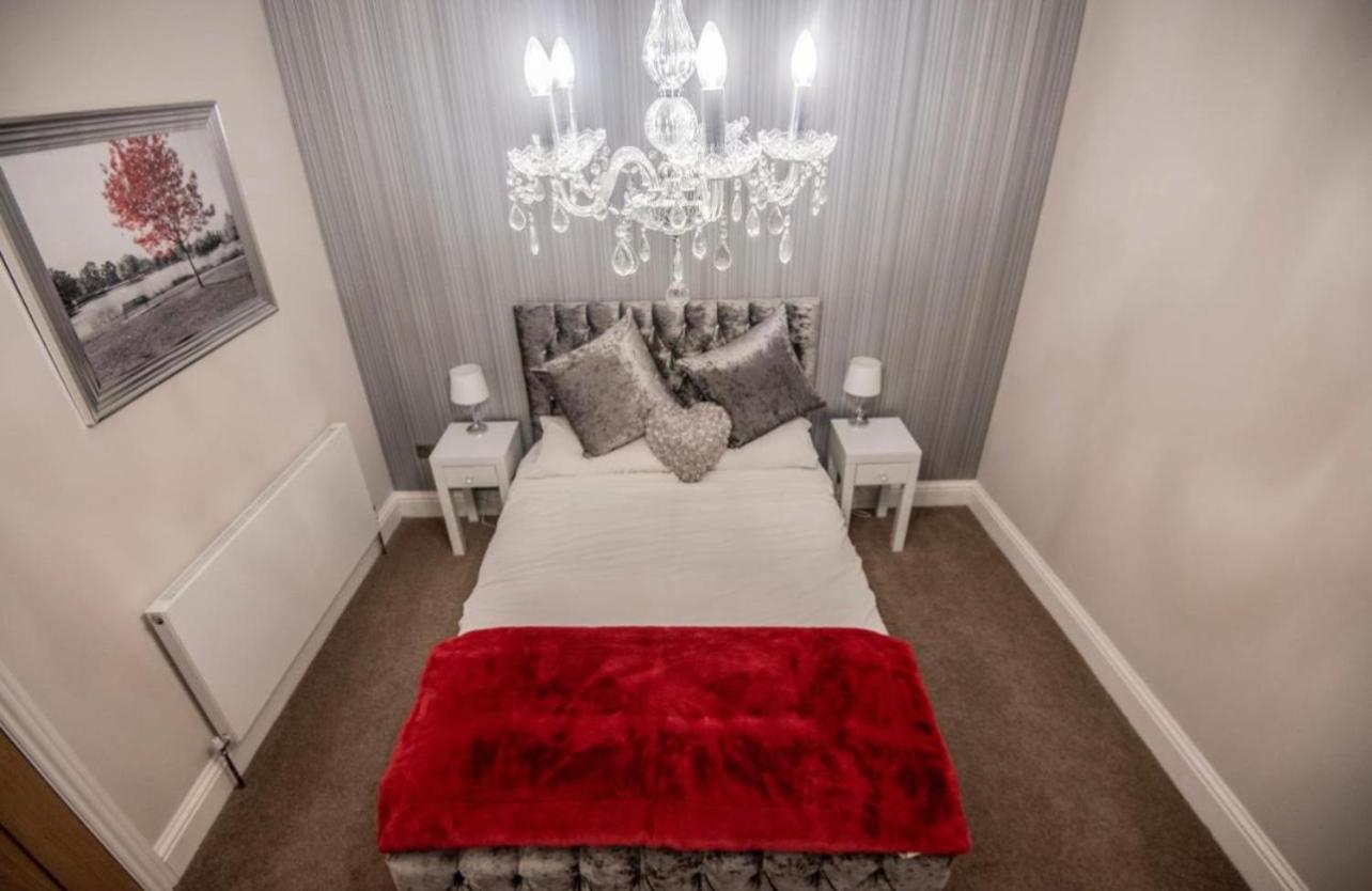 Deluxe King Room - Photo 8