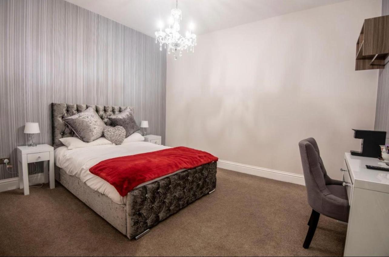 Deluxe King Room - Photo 7