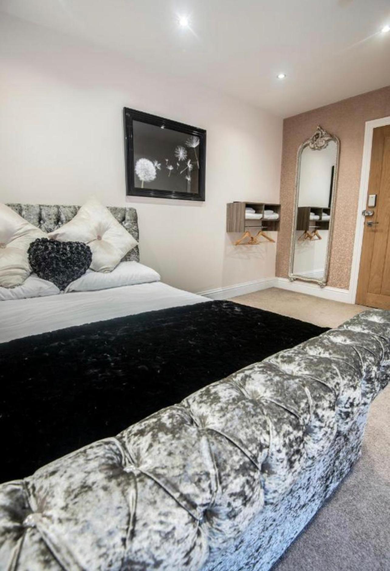 Deluxe King Room - Photo 1