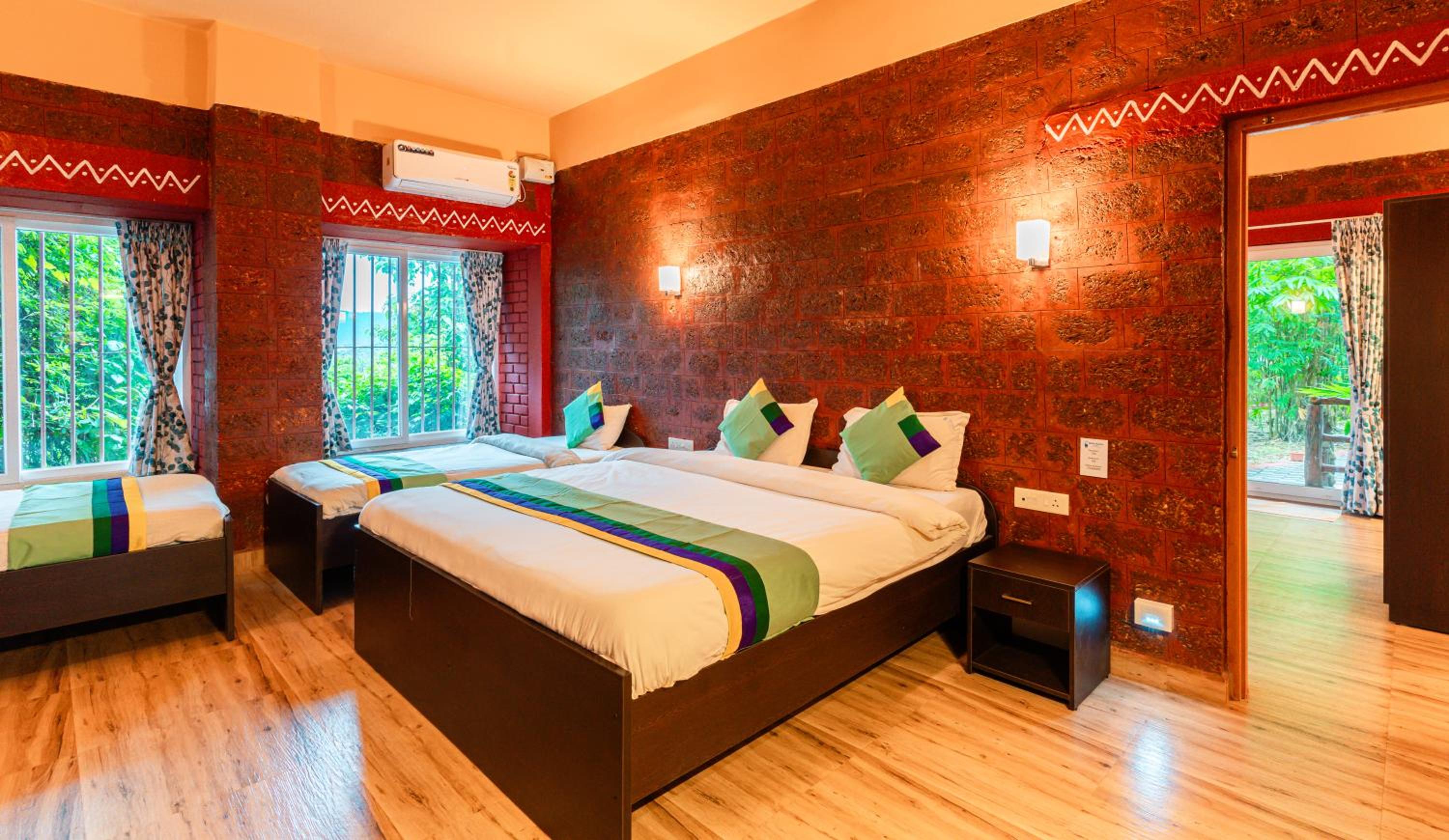 Spacious Premium Room with Forest View