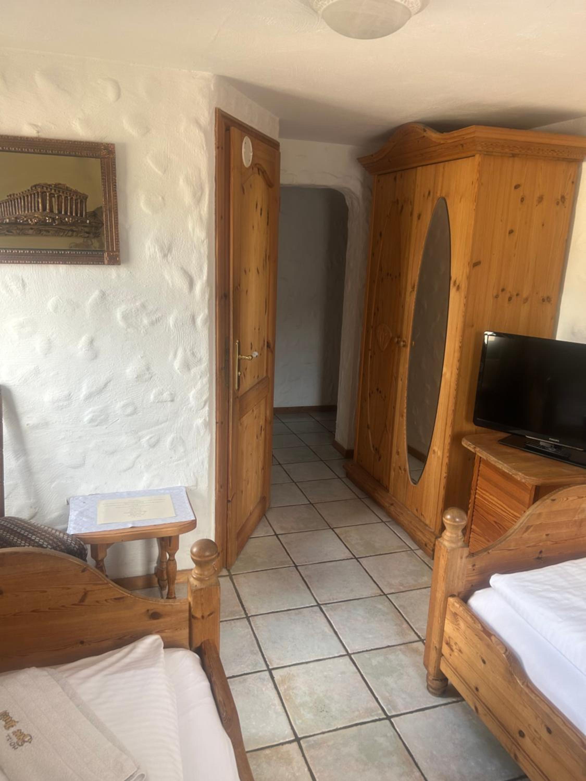Standard Twin Room - Photo 1