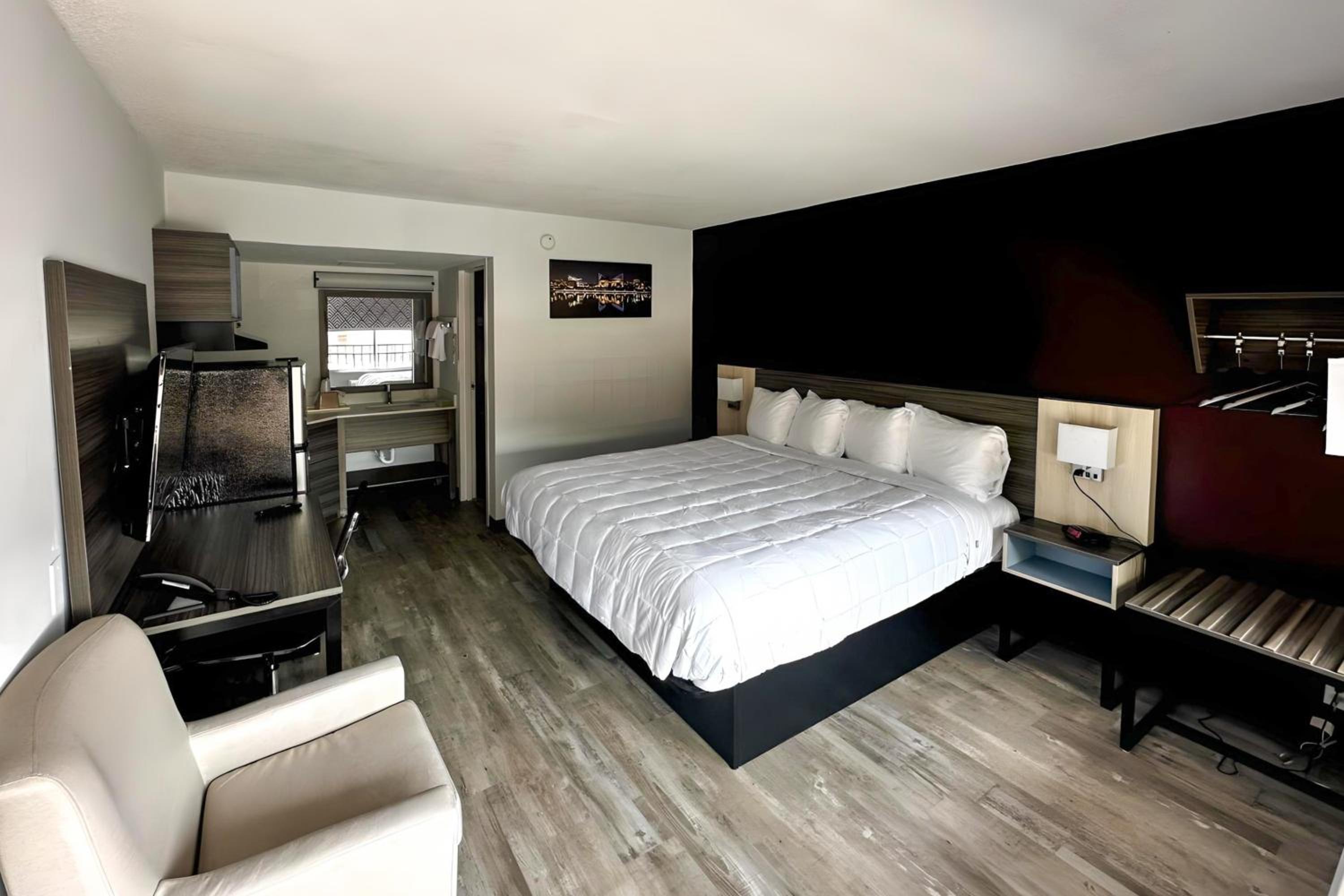 Efficiency One Room Suite - Non Smoking/Pet Friendly - Photo 1