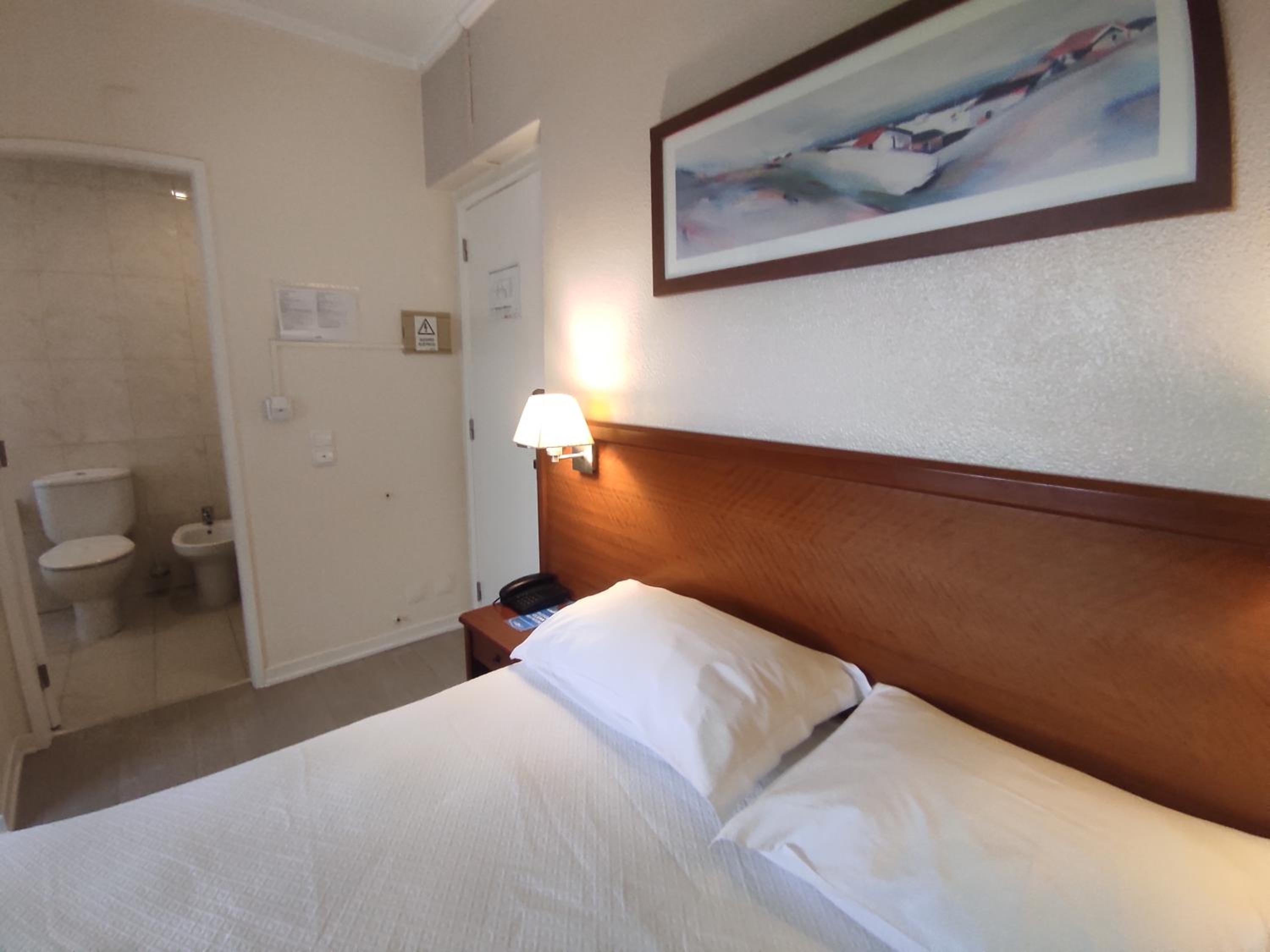 Standard Double or Twin Room - Photo 1