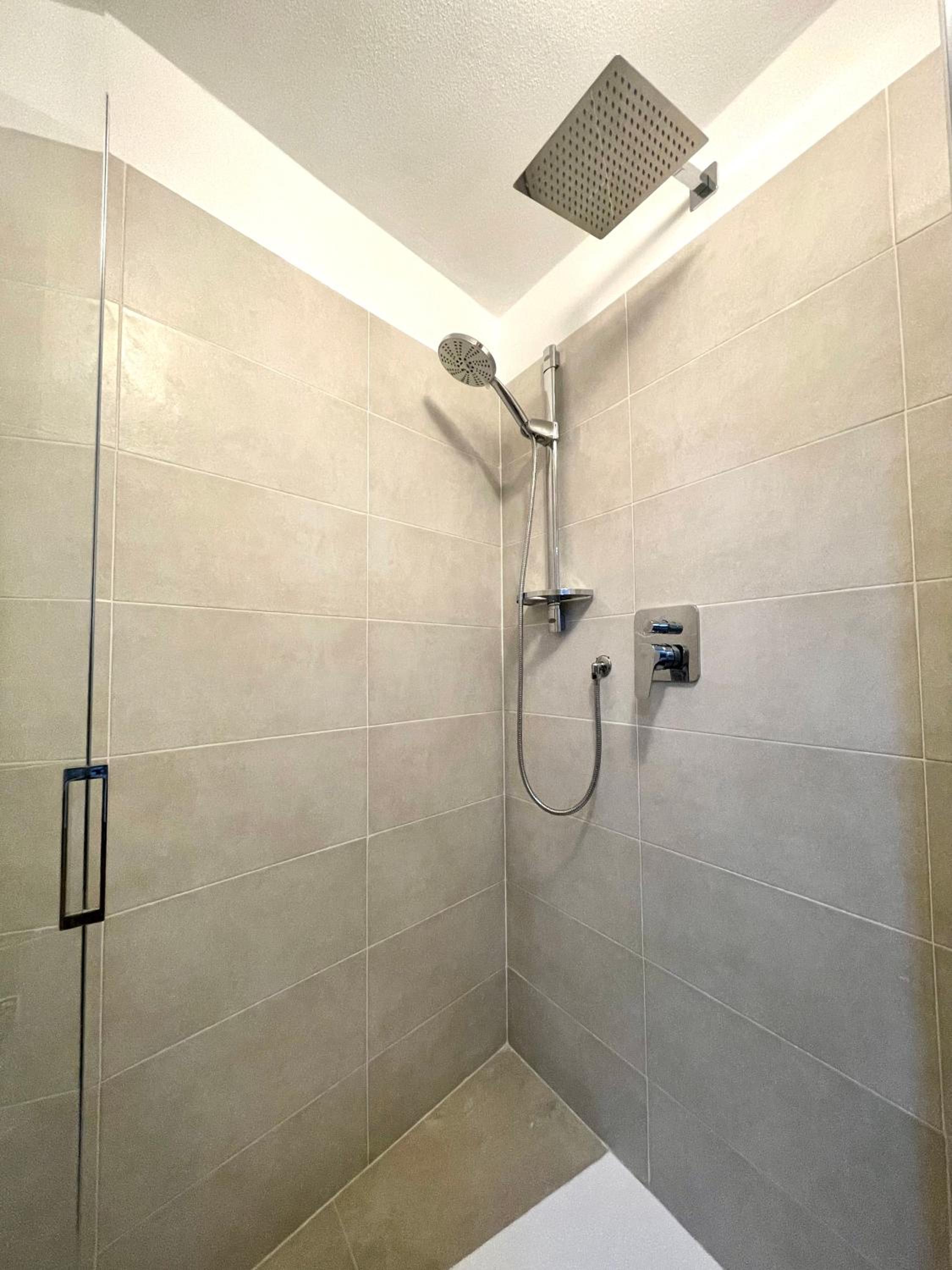 Double Room with Private Bathroom - Photo 7