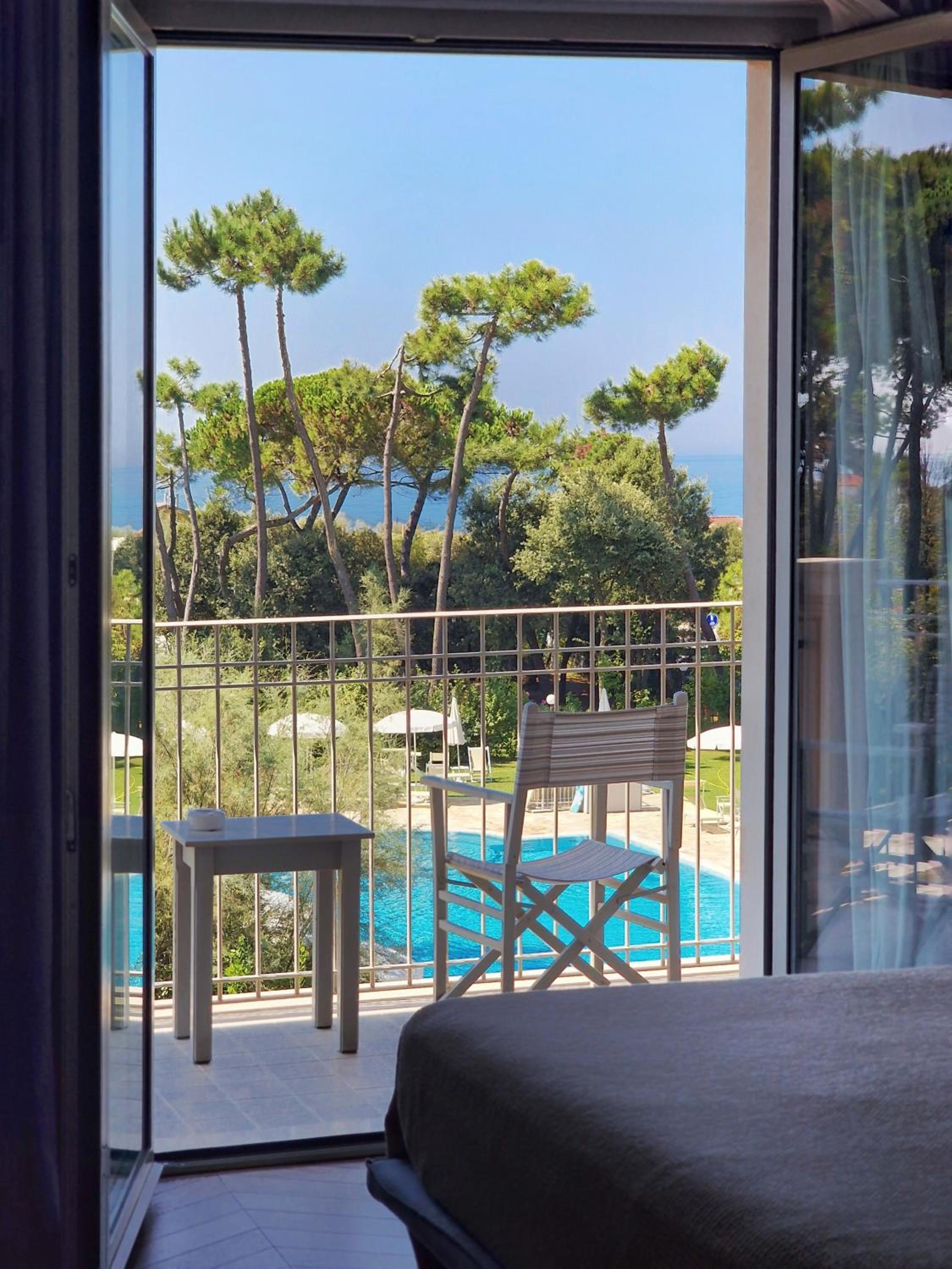 Double Room with Balcony and Sea View photo 3