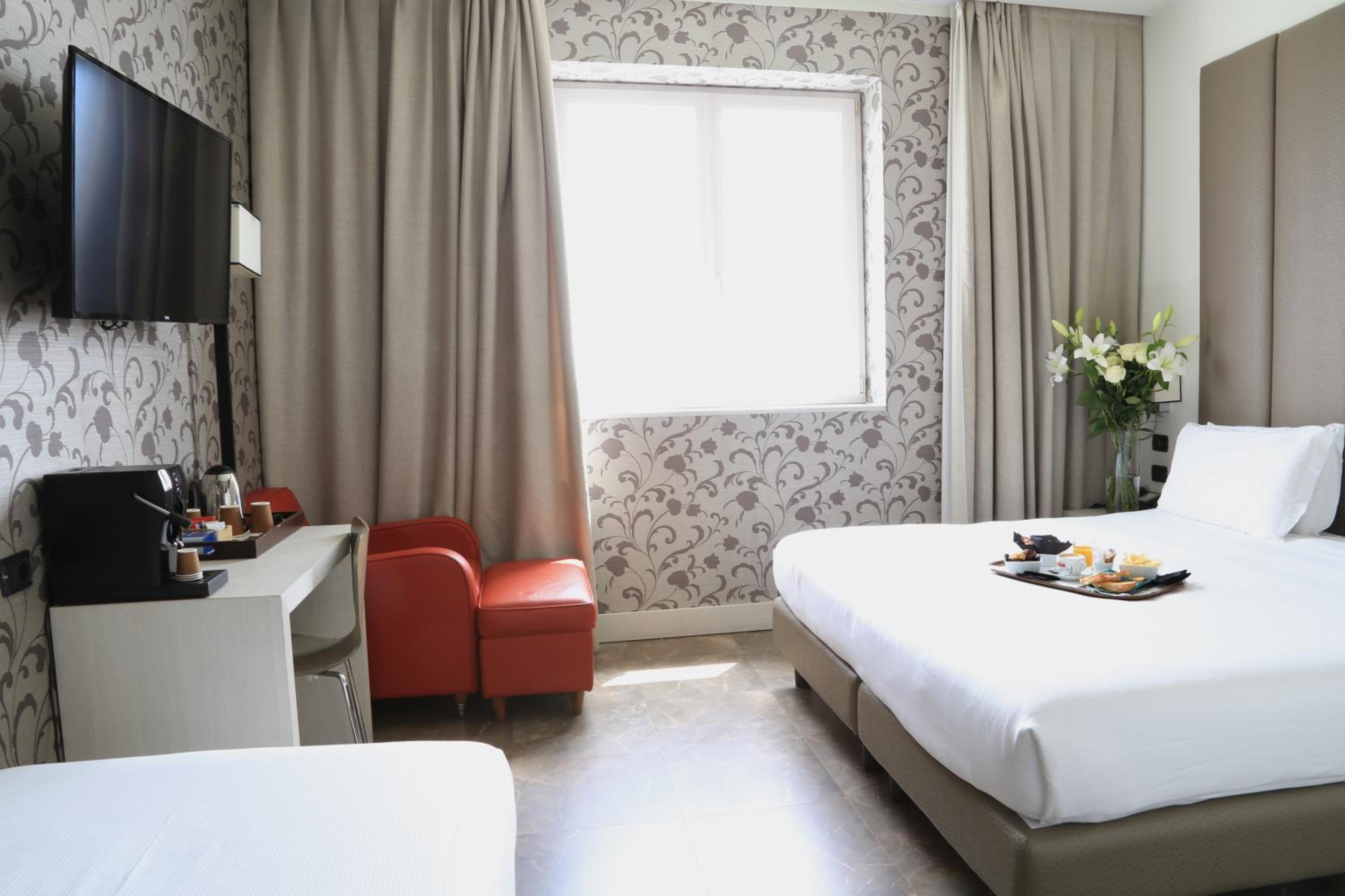Triple Room thumbnail 5