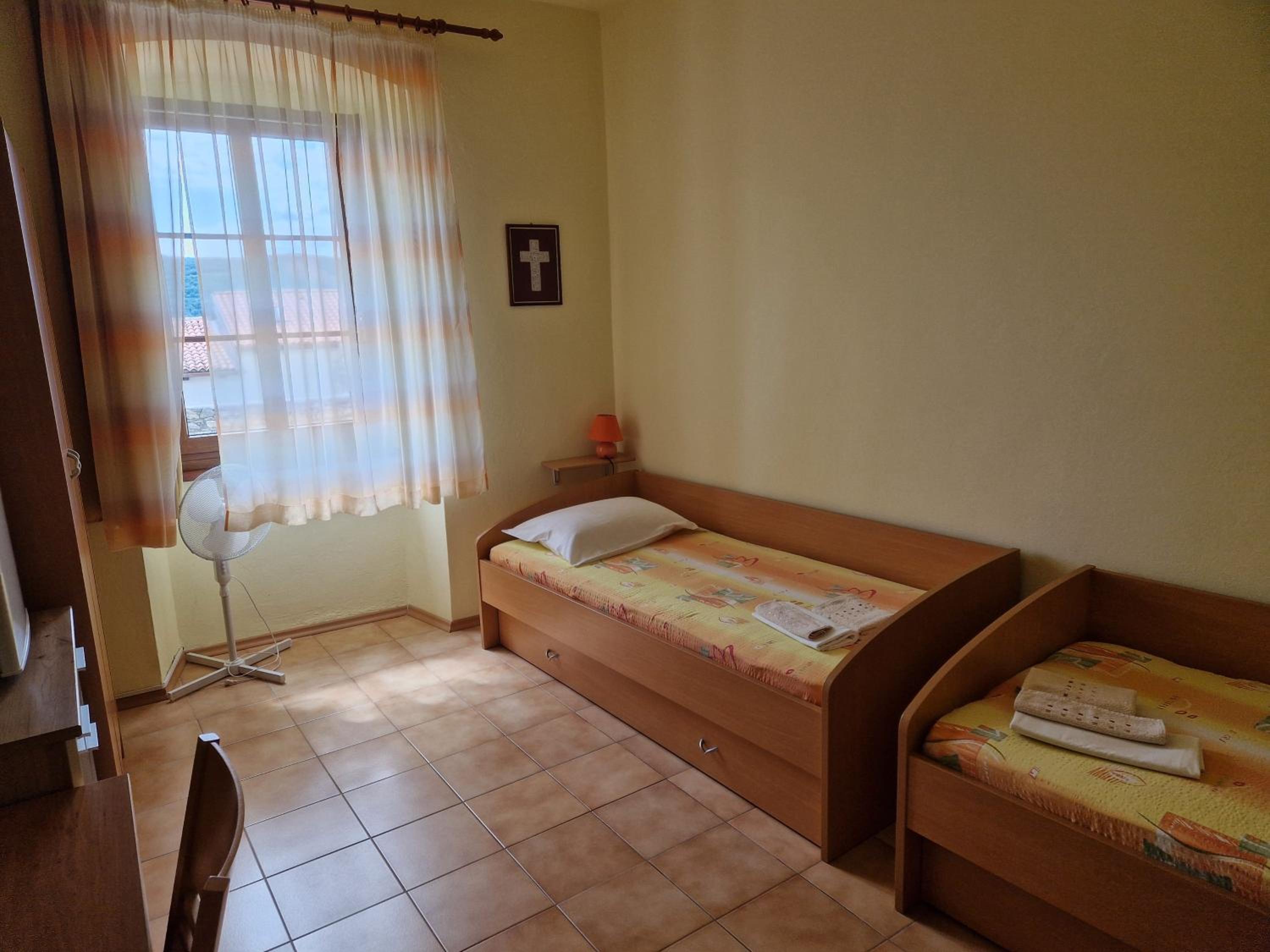 Twin Room - Photo 10