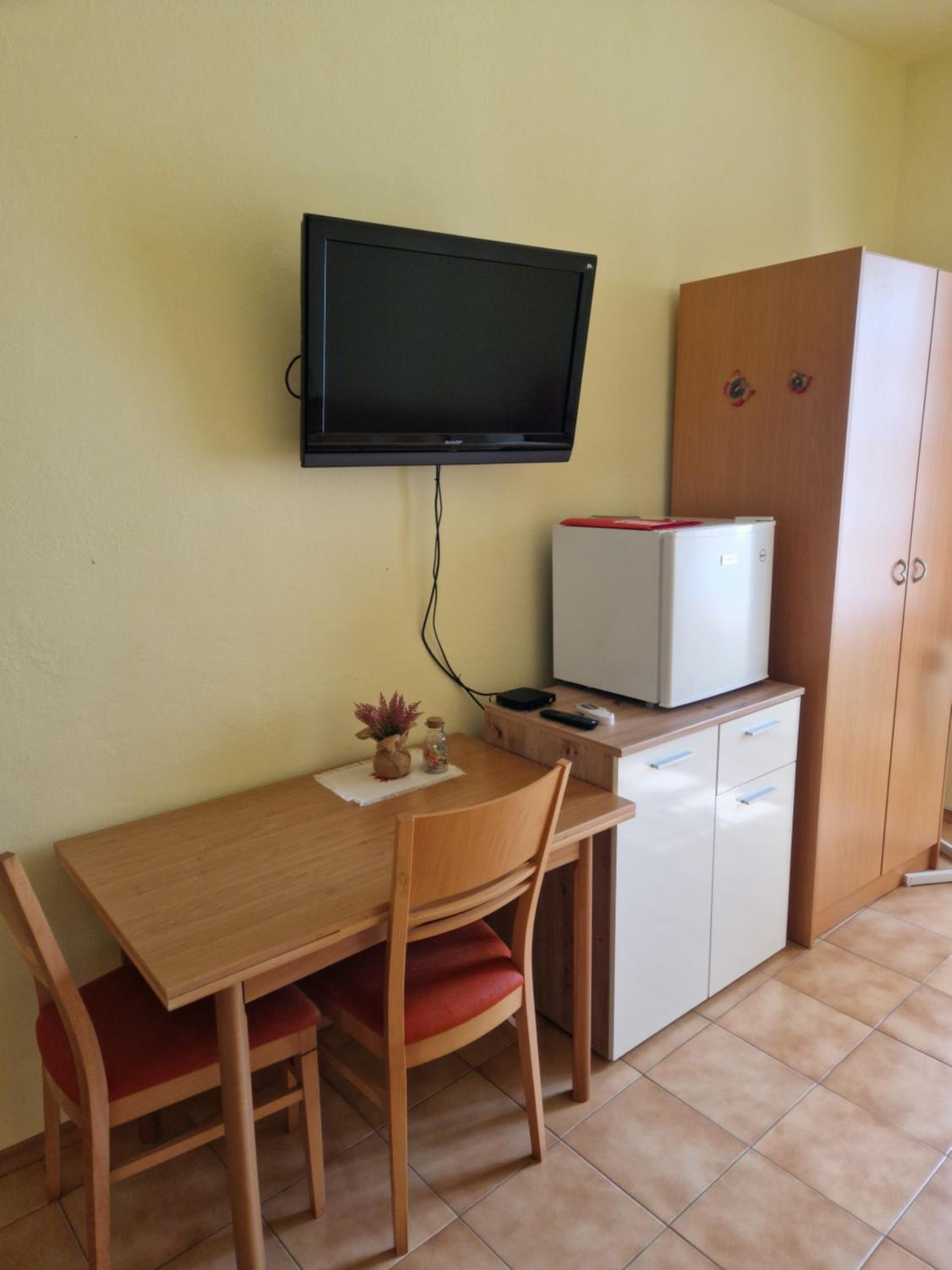 Twin Room - Photo 9