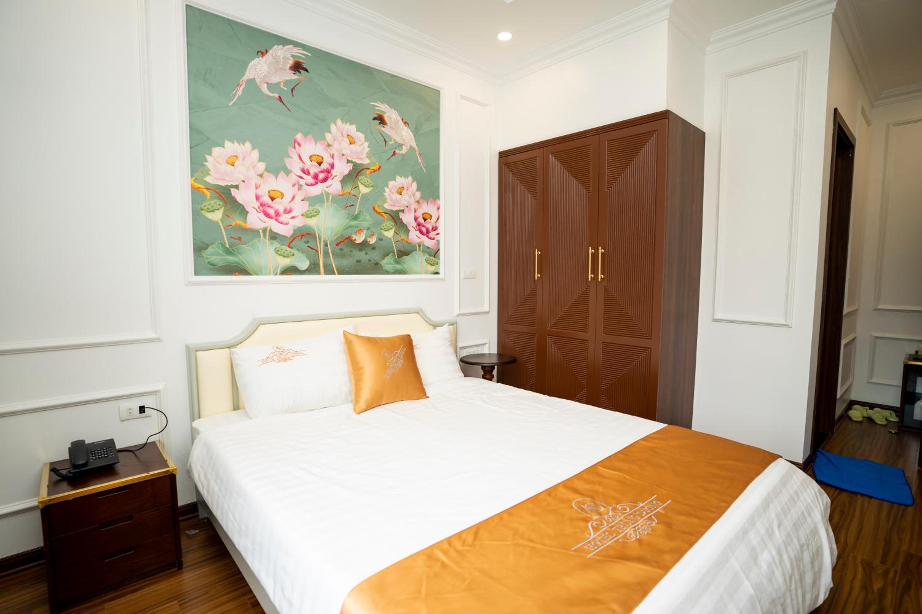 Standard King Room - Photo 10