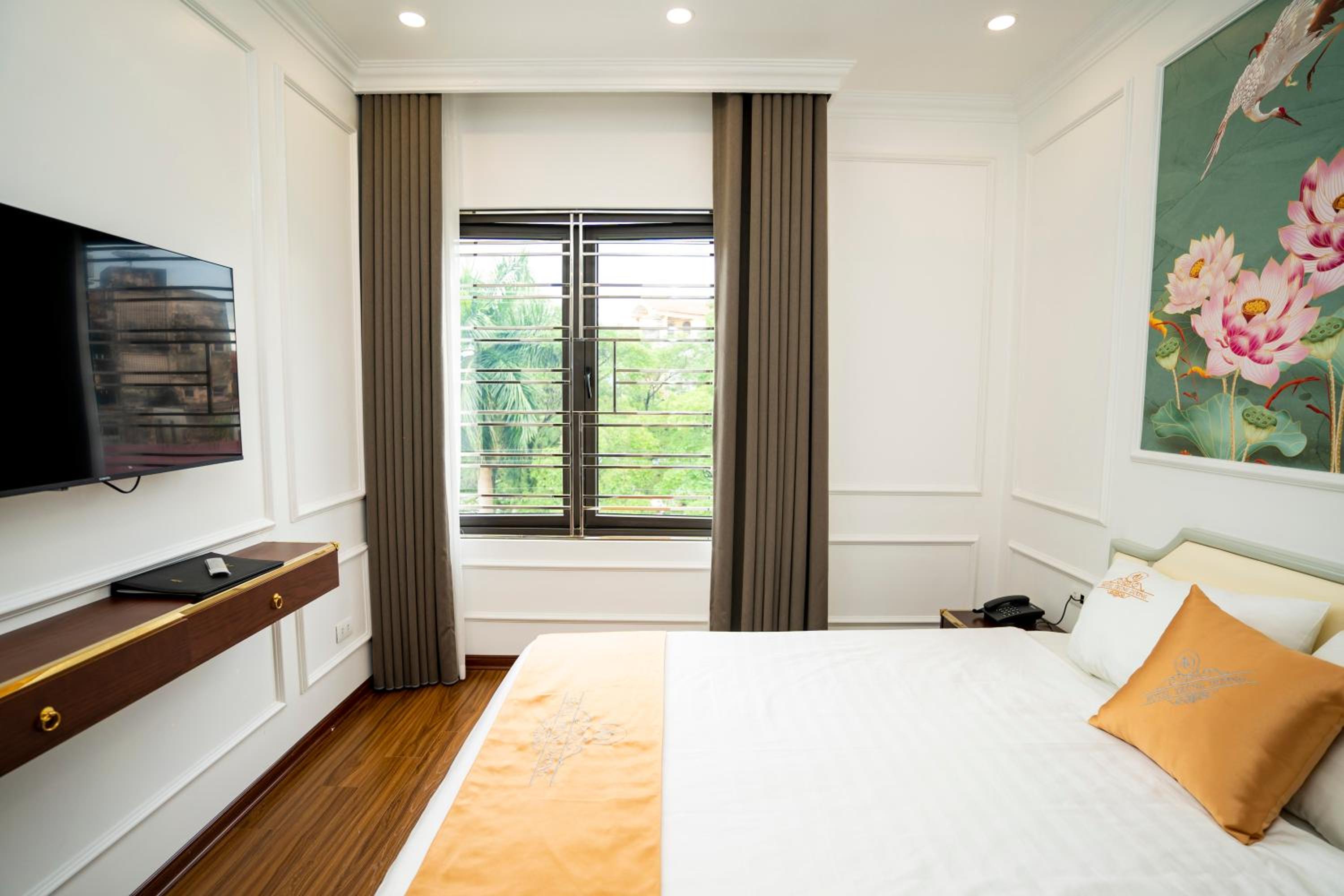 Standard King Room - Photo 9