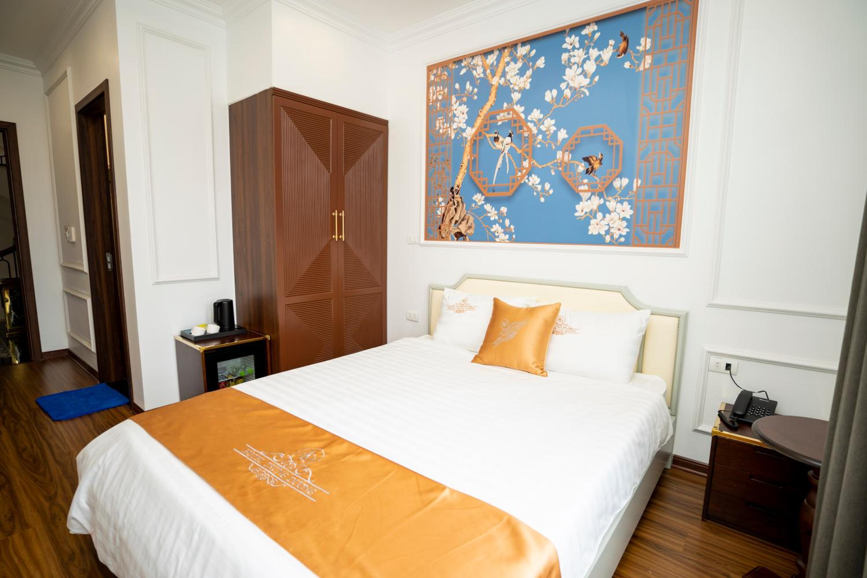 Standard King Room - Photo 17