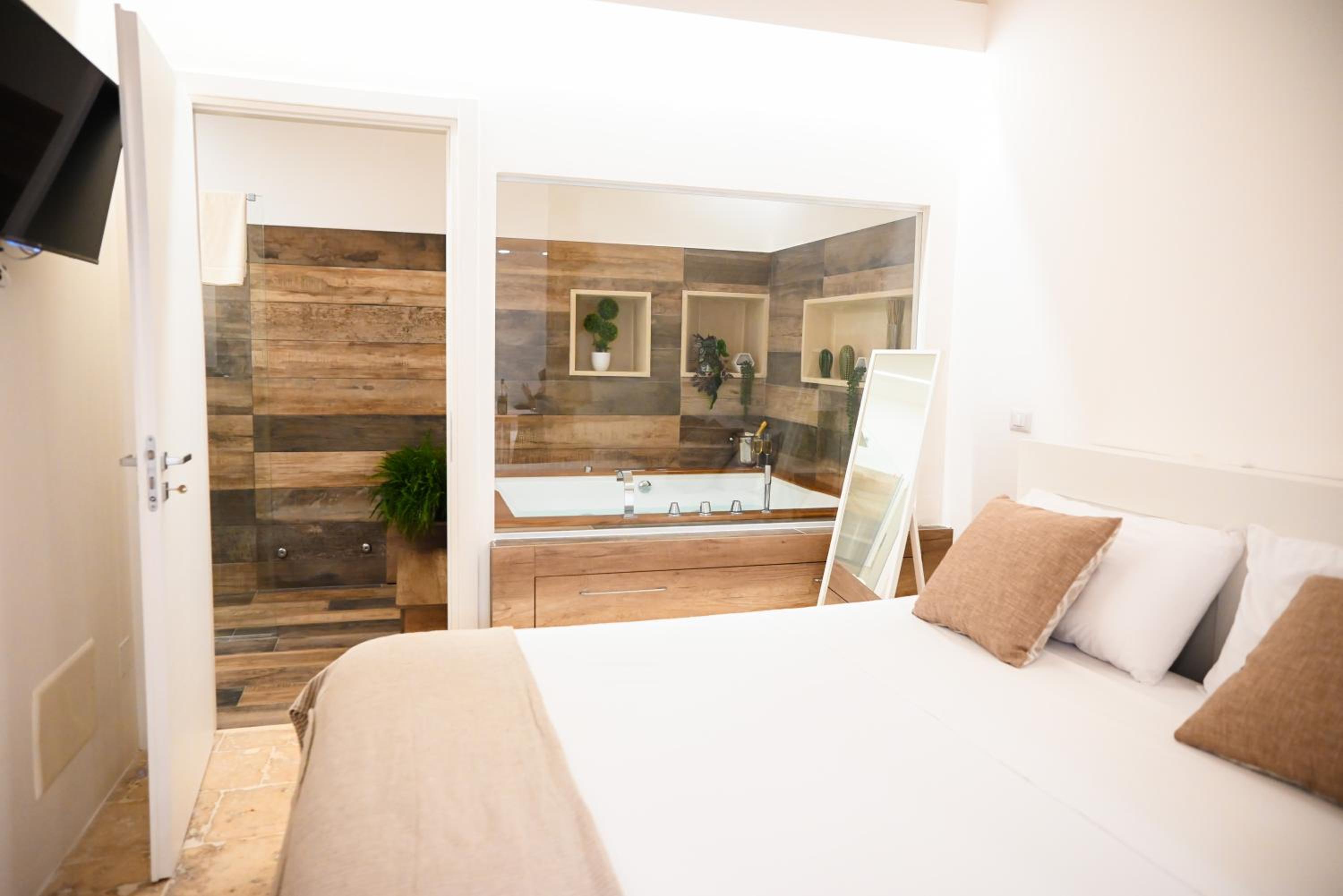 Deluxe Suite with Spa Bath