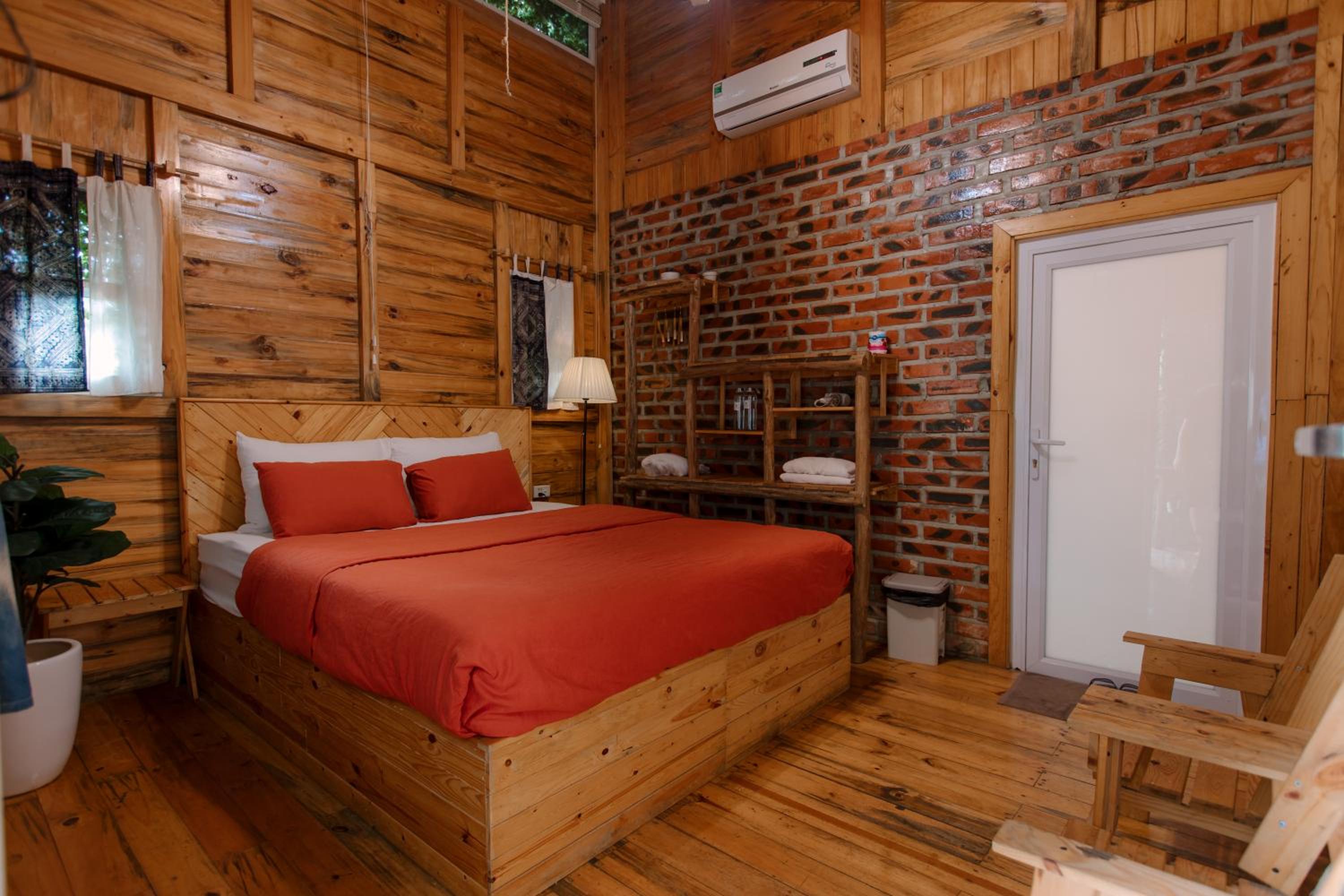 Standard King Room photo 3