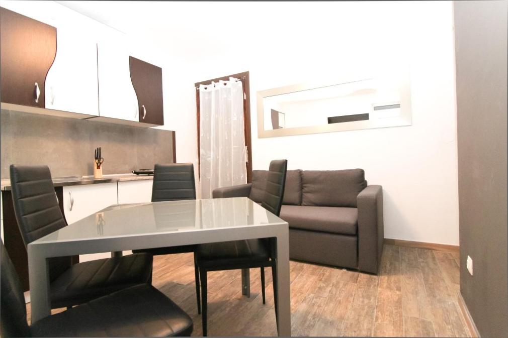 One-Bedroom Apartment photo 3
