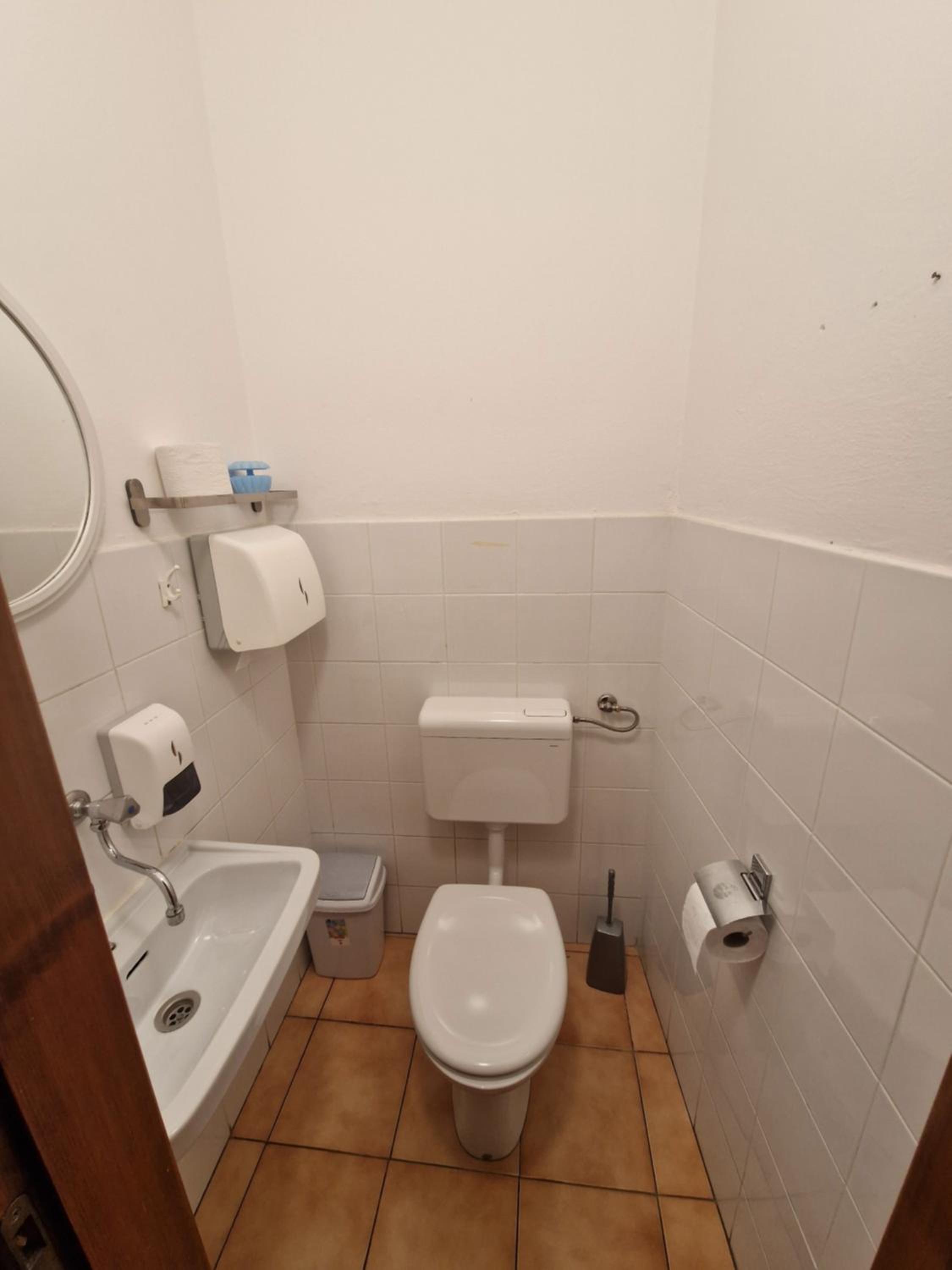 Twin Room - Photo 13