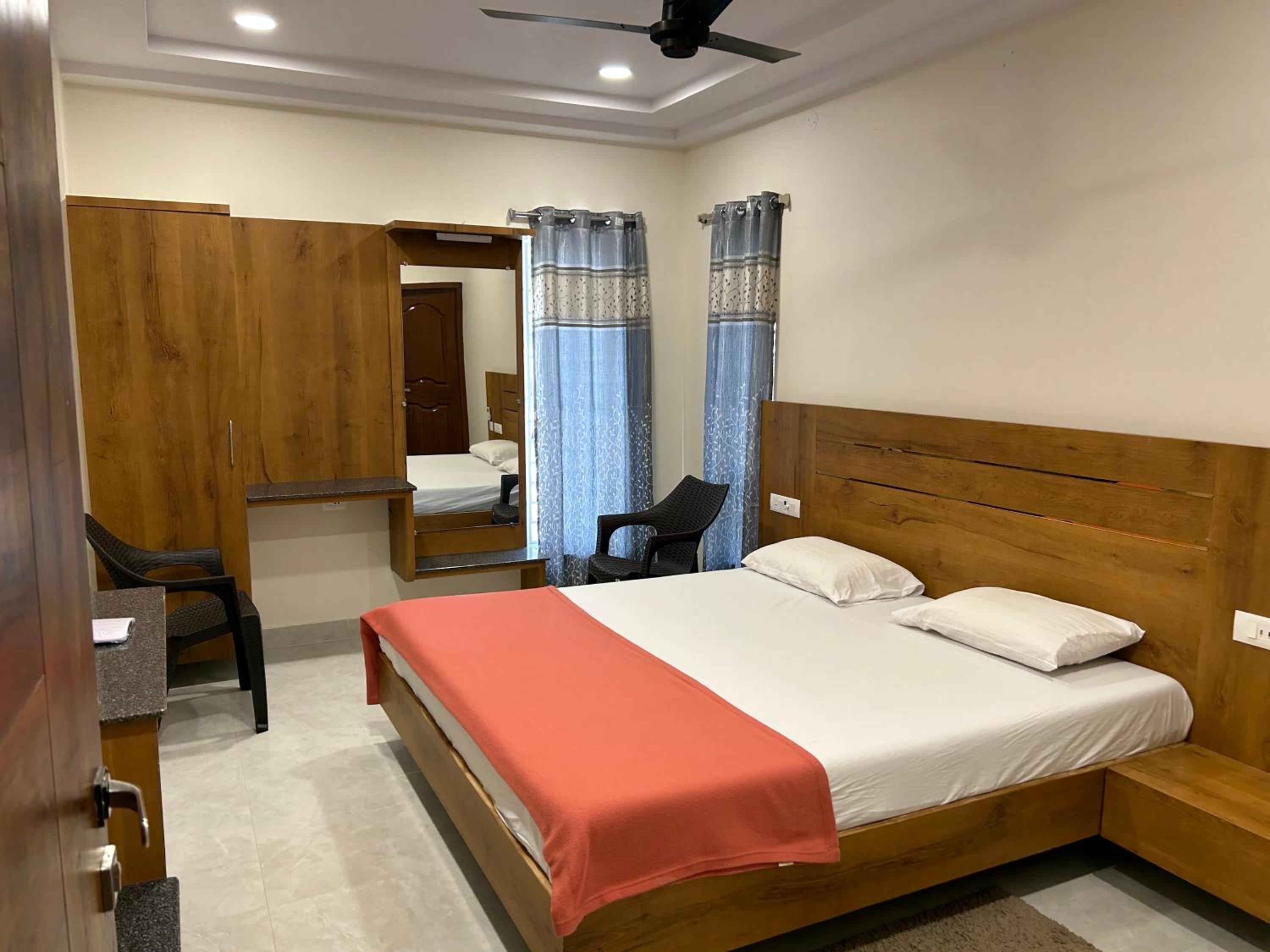 Deluxe King Room photo 1