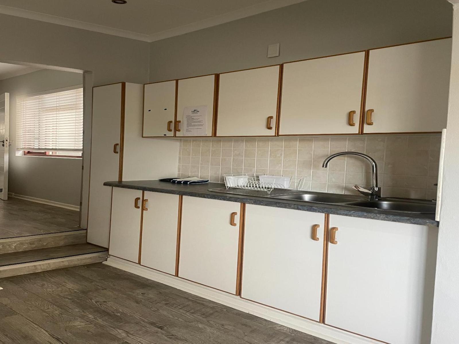 Apartment with Mountain View - Photo 4