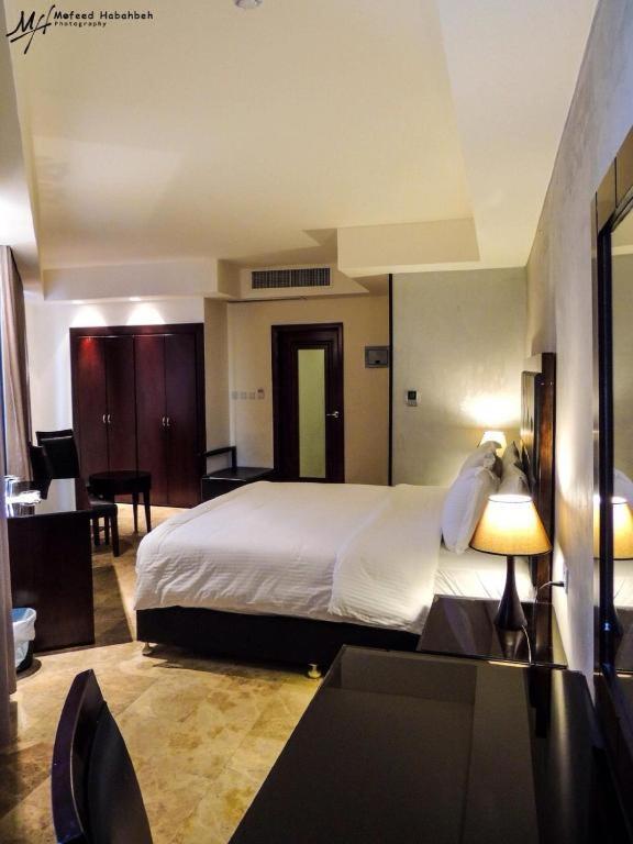 King Room with Sea View - Photo 2