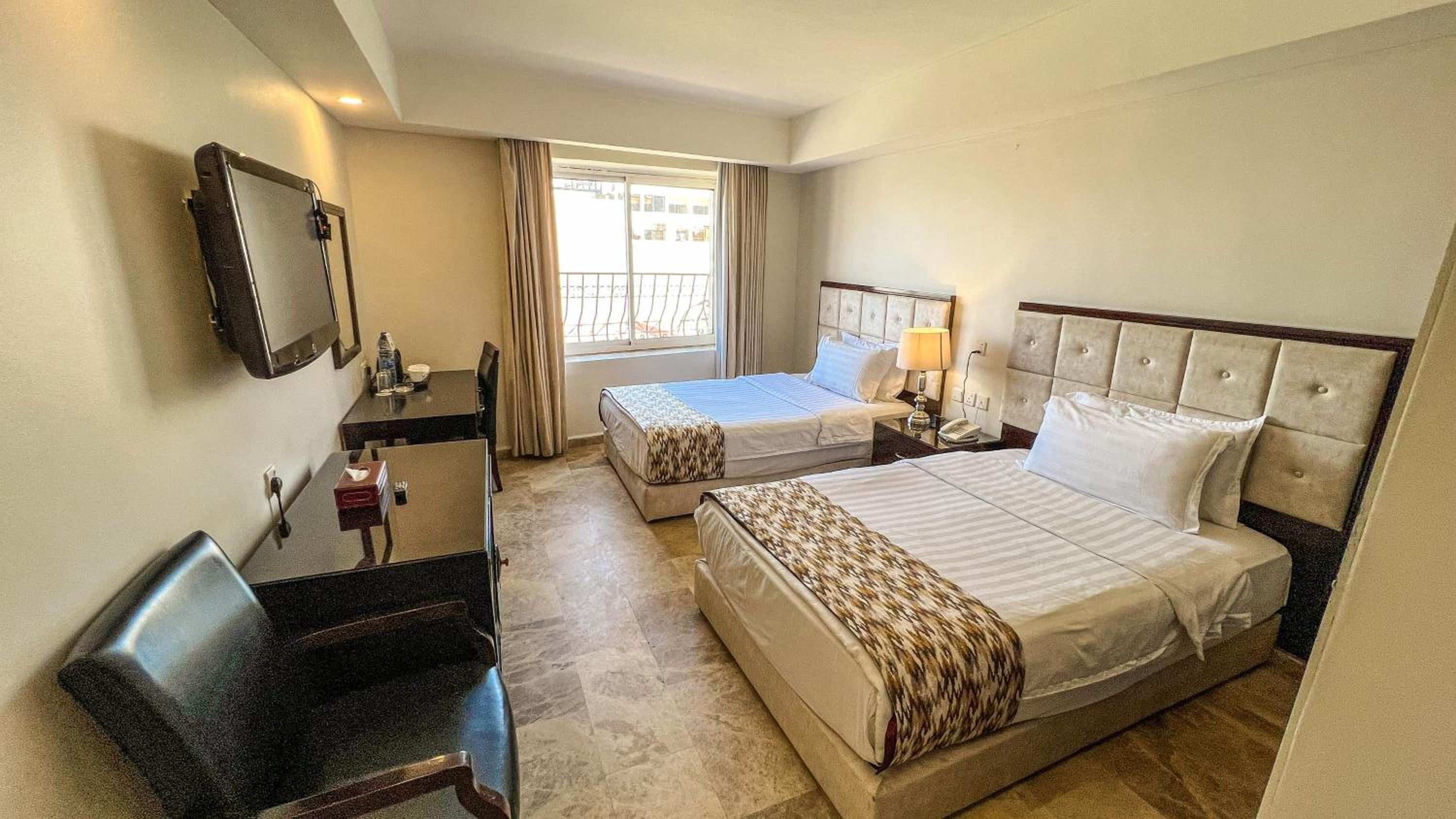 Twin Room with Sea View - Photo 6